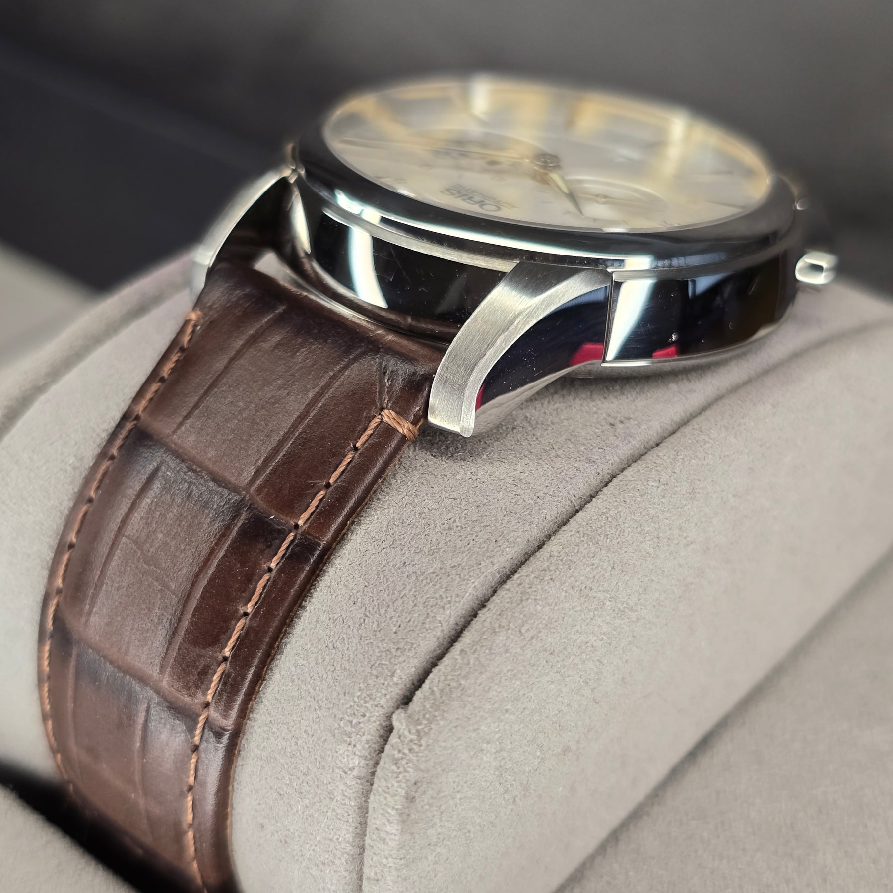 Oris Artelier Greenwich Mean Time lug, strap view