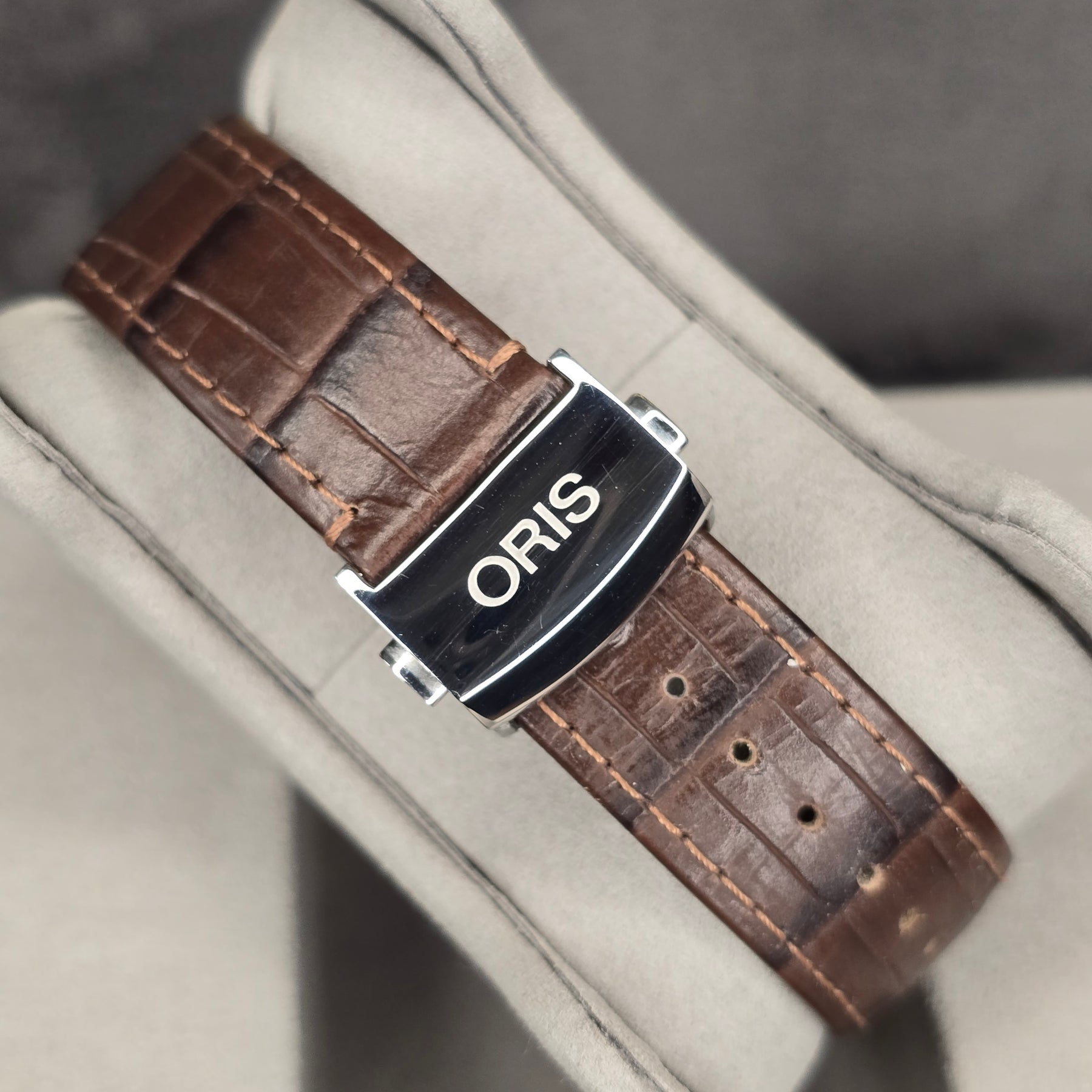 Oris Artelier Greenwich Mean Time clasp view