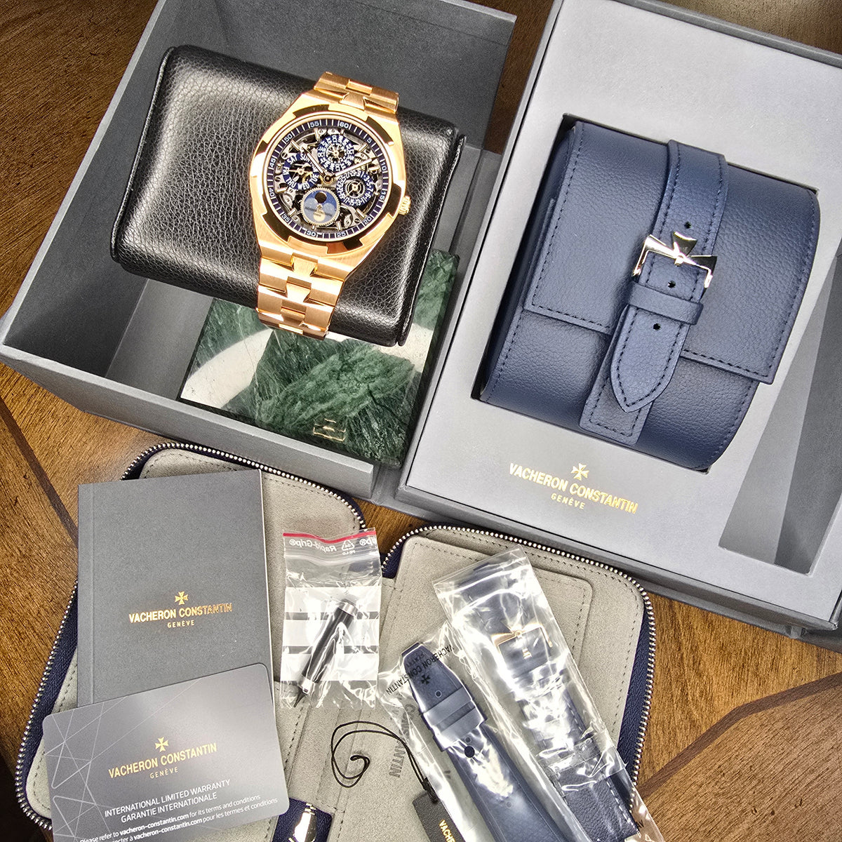 Vacheron Constantin Overseas 4300V/220R-B642 full set view