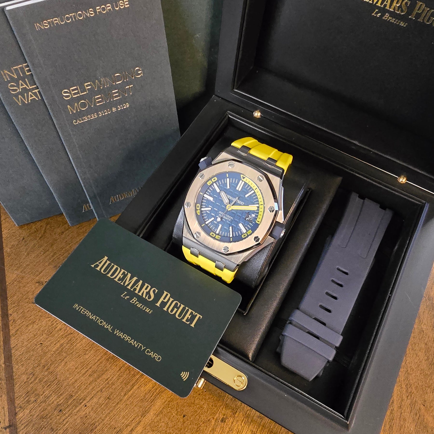 Audemars Piguet Royal Oak Offshore 15710ST full set view