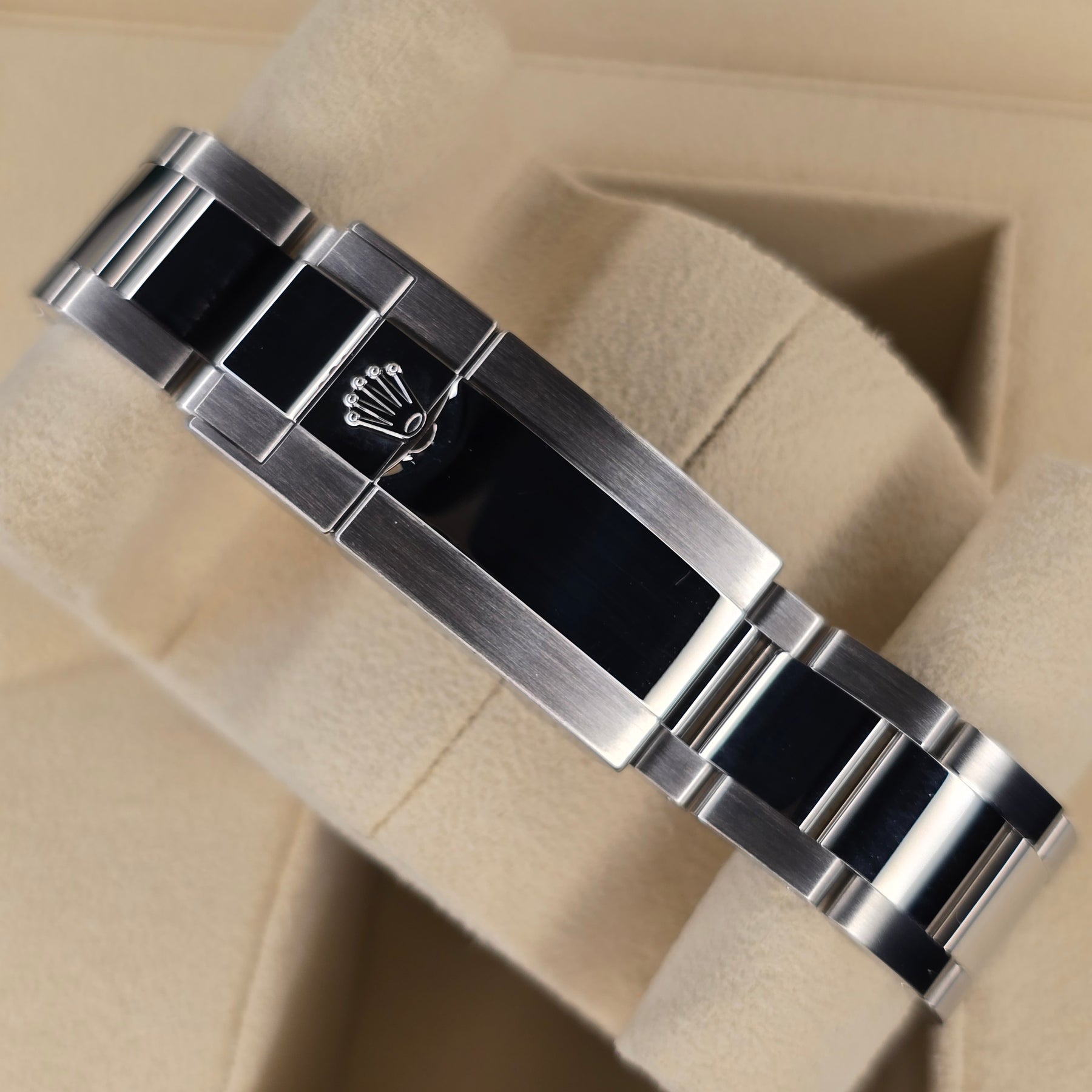 Rolex Yacht-Master 126622 clasp view