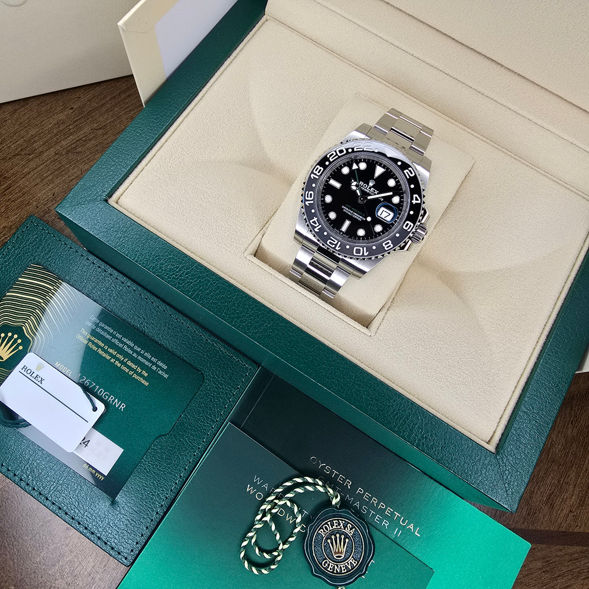 Rolex GMT-Master II John Wayne 126710GRNR full set view