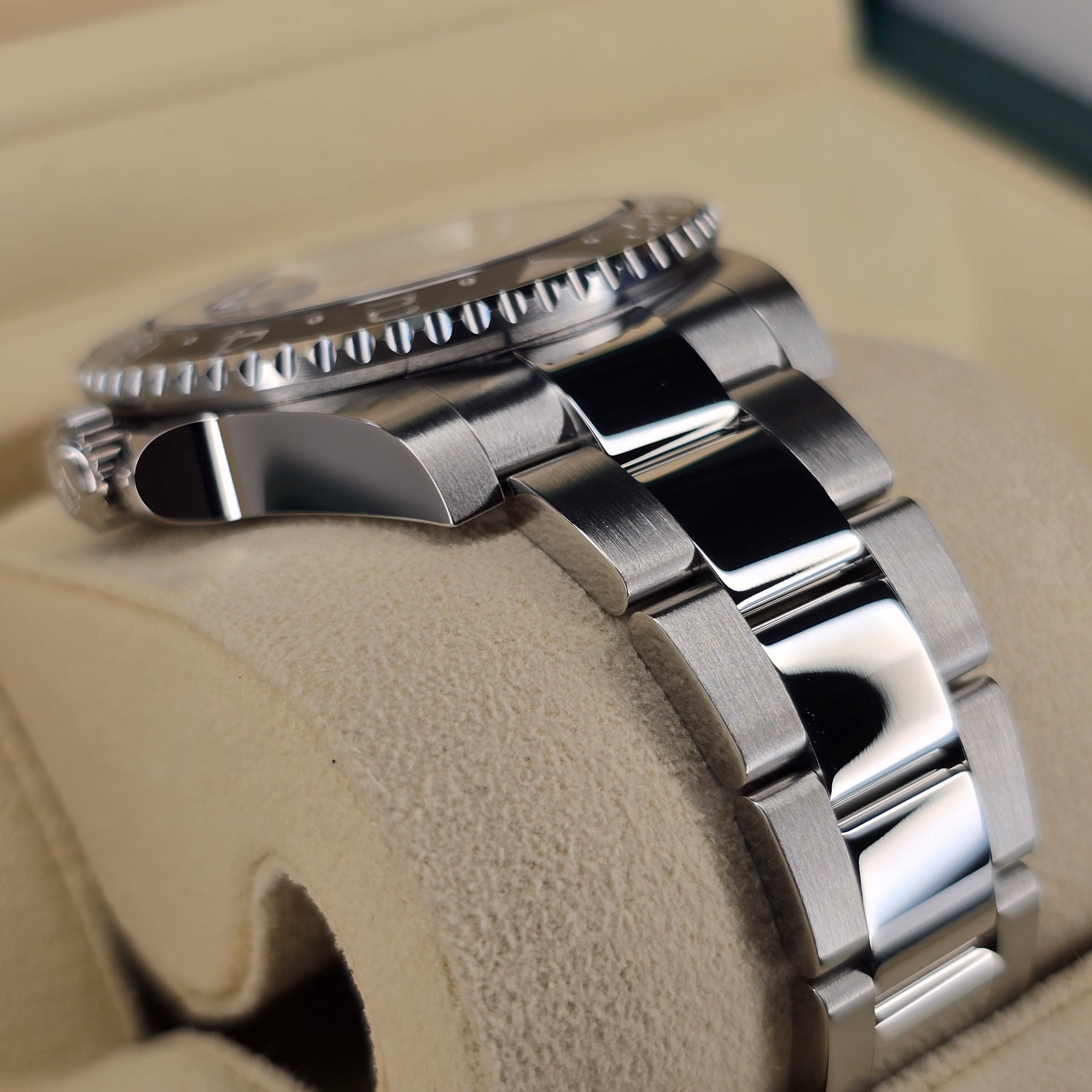 Rolex GMT-Master II John Wayne 126710GRNR bracelet view