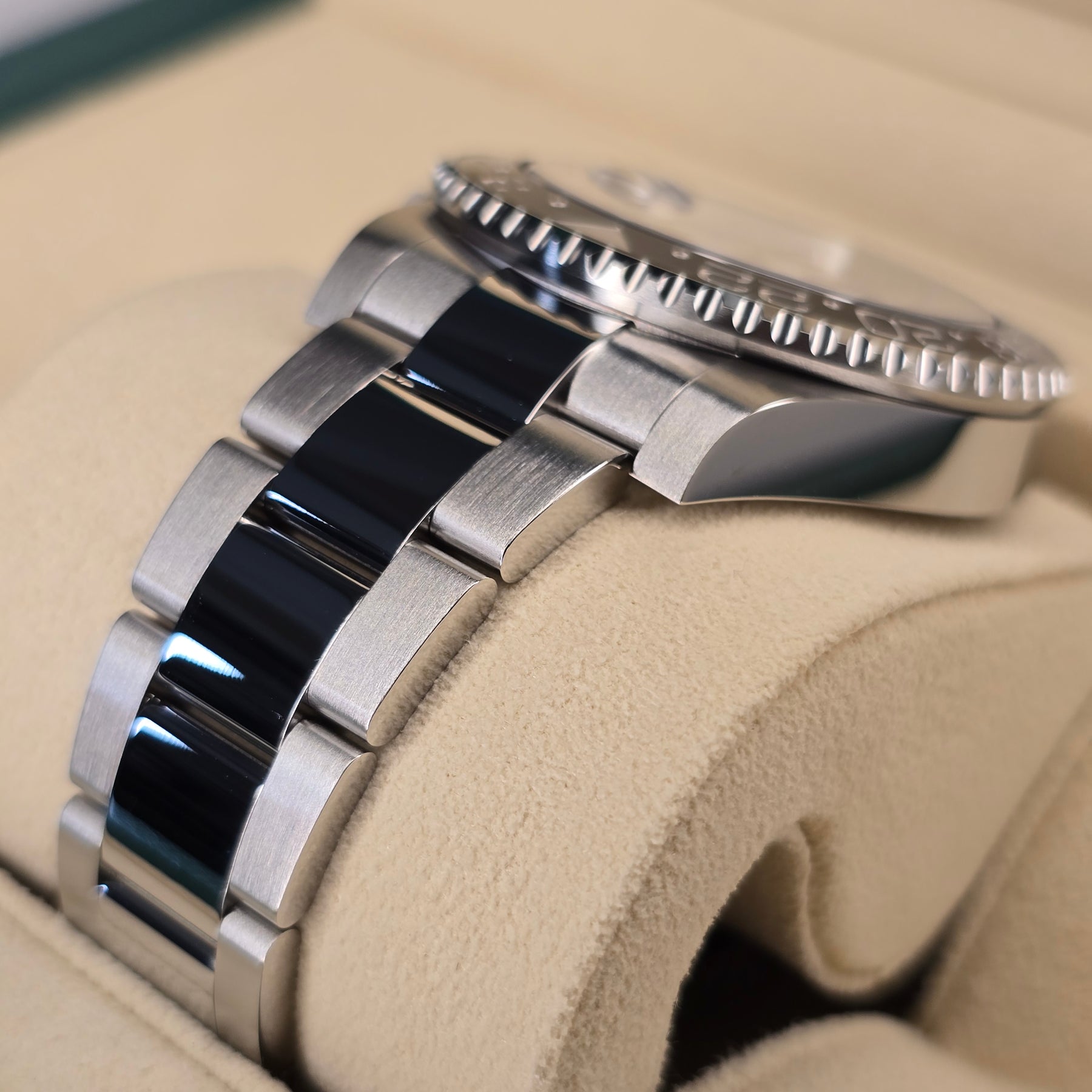Rolex GMT-Master II John Wayne 126710GRNR bracelet view