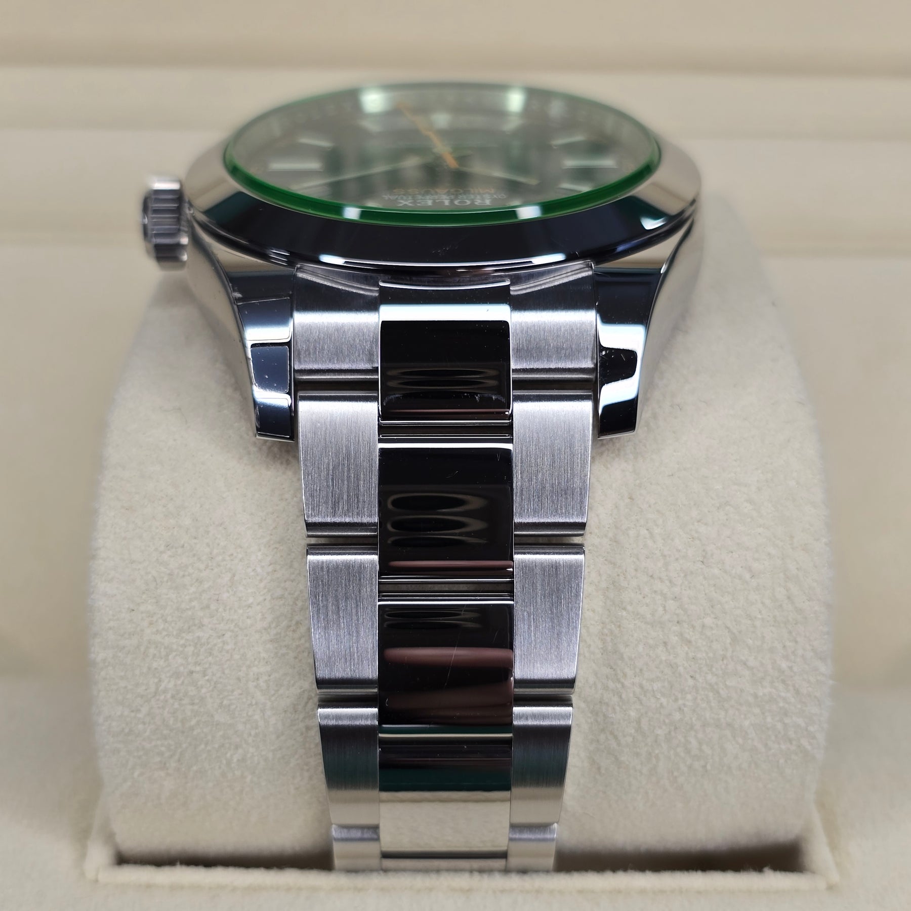 Rolex Milgauss Z-Blue 116400GV case, oyster bracelet view
