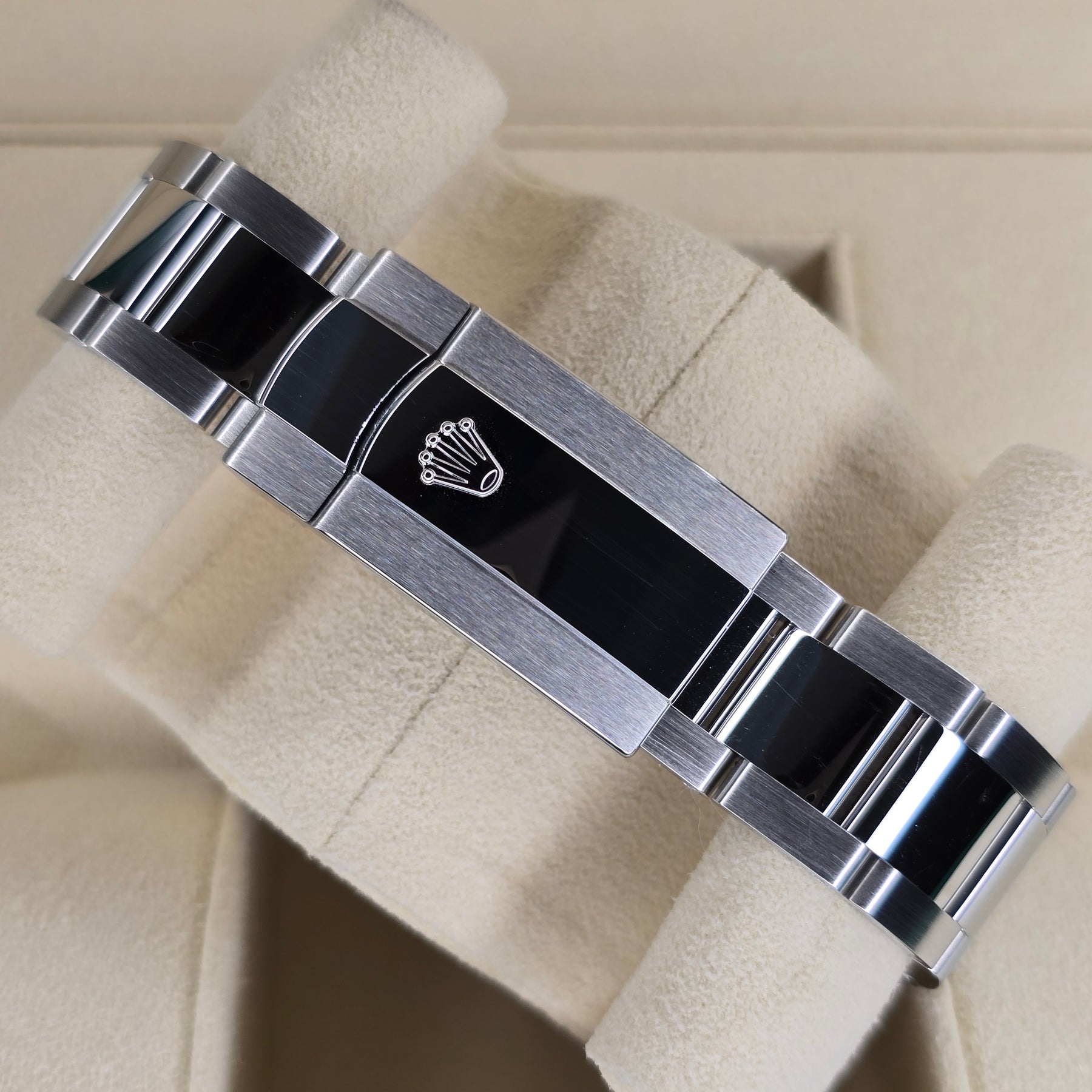 Rolex Milgauss Z-Blue 116400GV clasp view