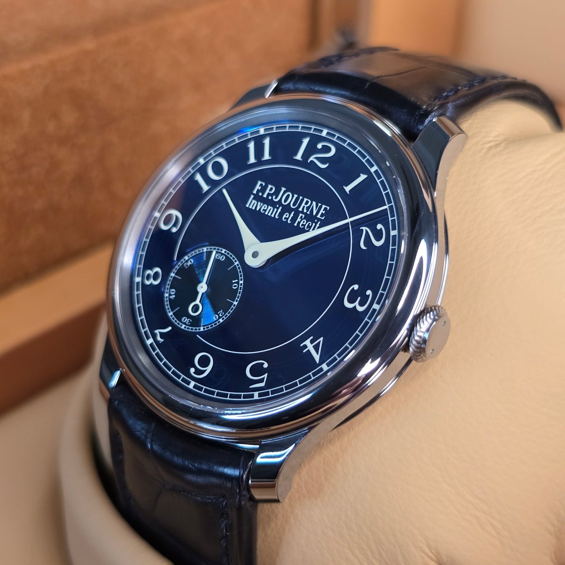 F.P. Journe Souverain Chronometre Bleu right side case view