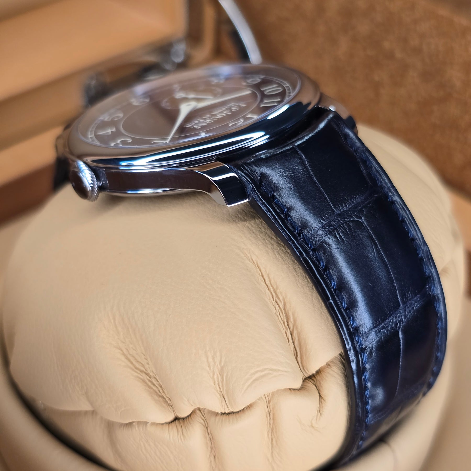 F.P. Journe Souverain Chronometre Bleu case lugs view