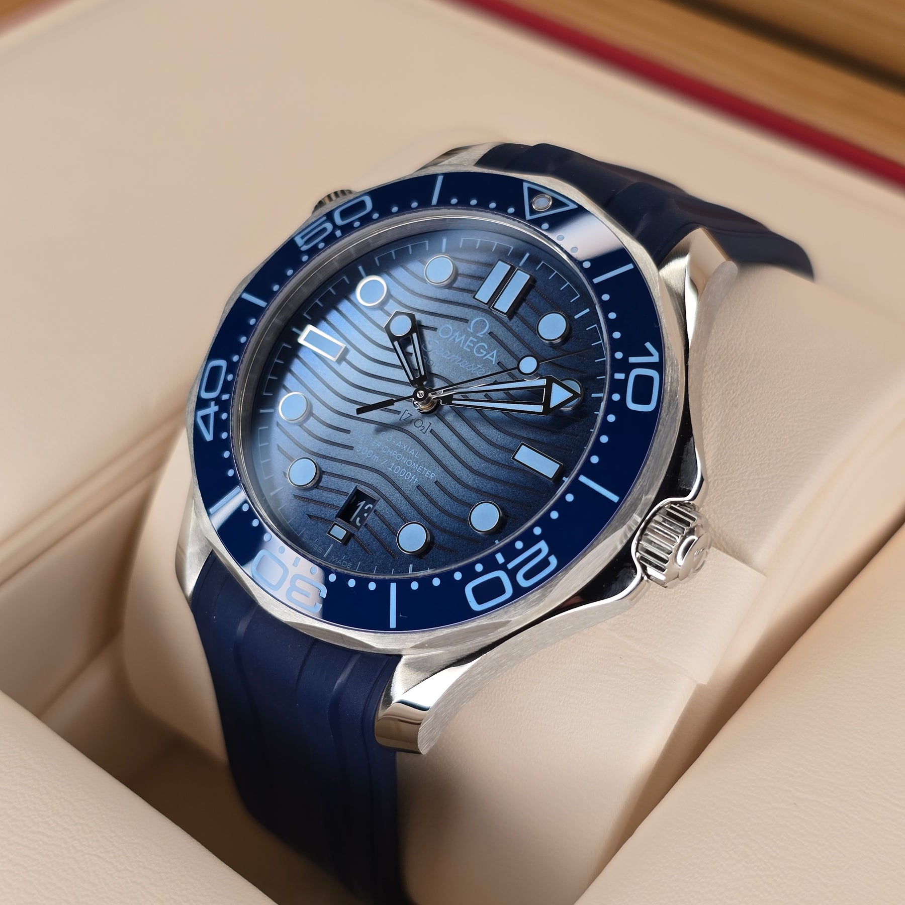 Omega Seamaster Diver 300 Summer Blue right side case view