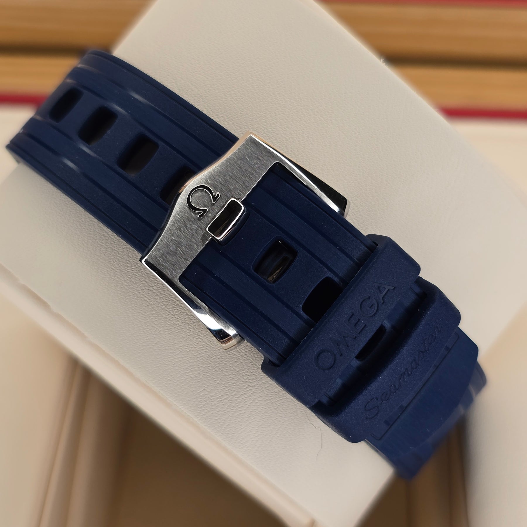 Omega Seamaster Diver 300 Summer Blue clasp view