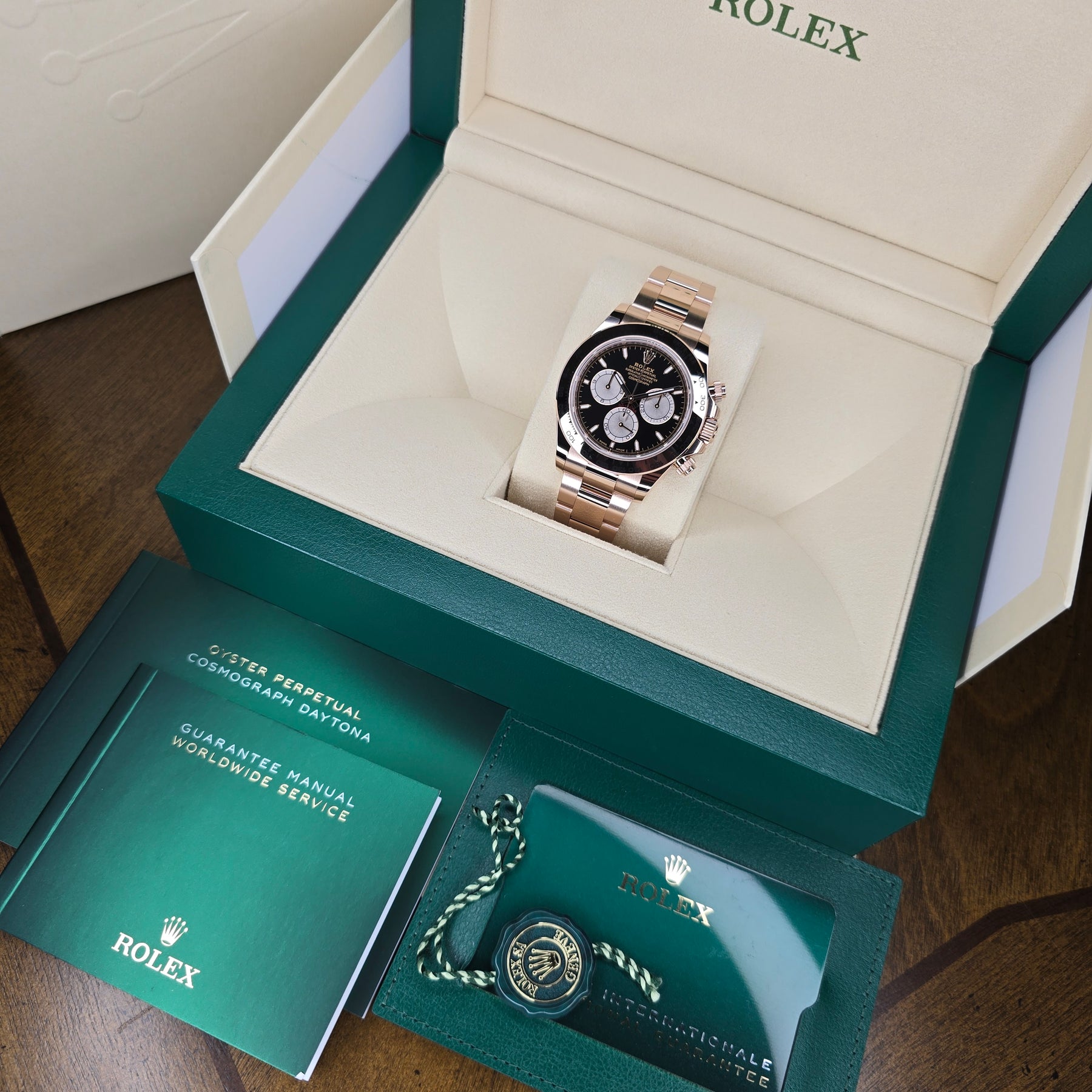 Rolex Daytona Everose 126505 full set view