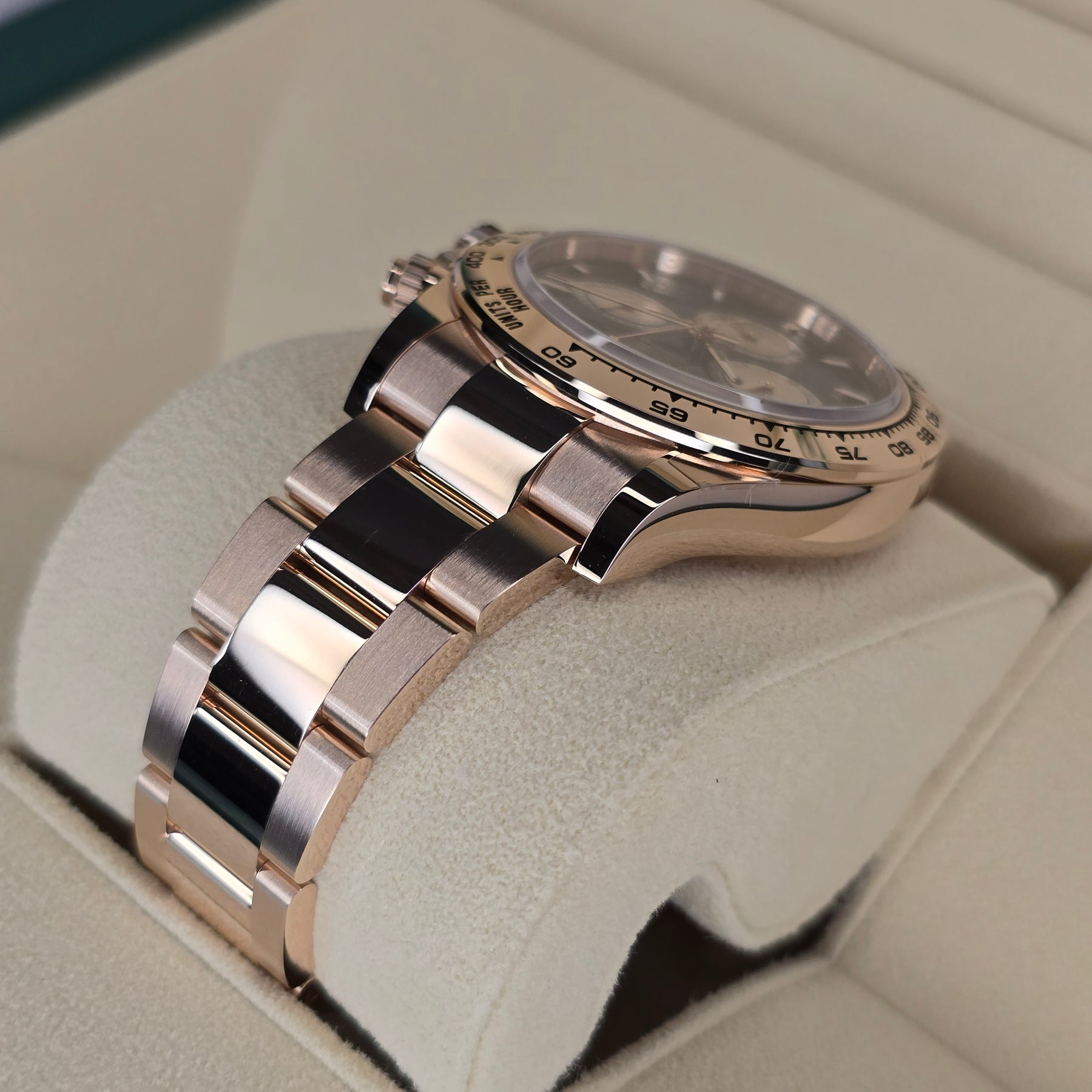 Rolex Daytona Everose 126505 case, bracelet view