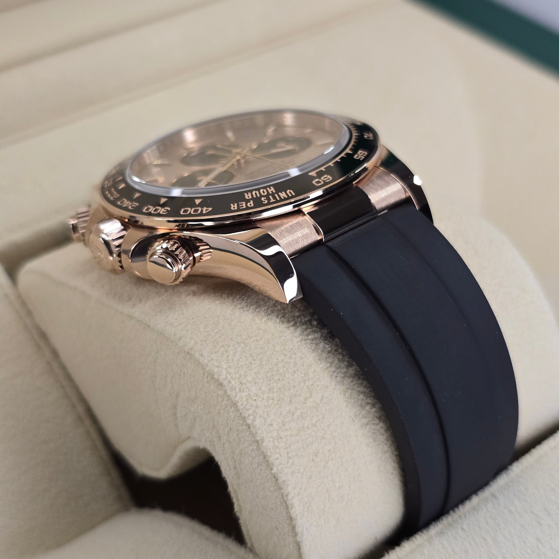 Rolex Cosmograph Daytona 126515LN Oysterflex case, strap view