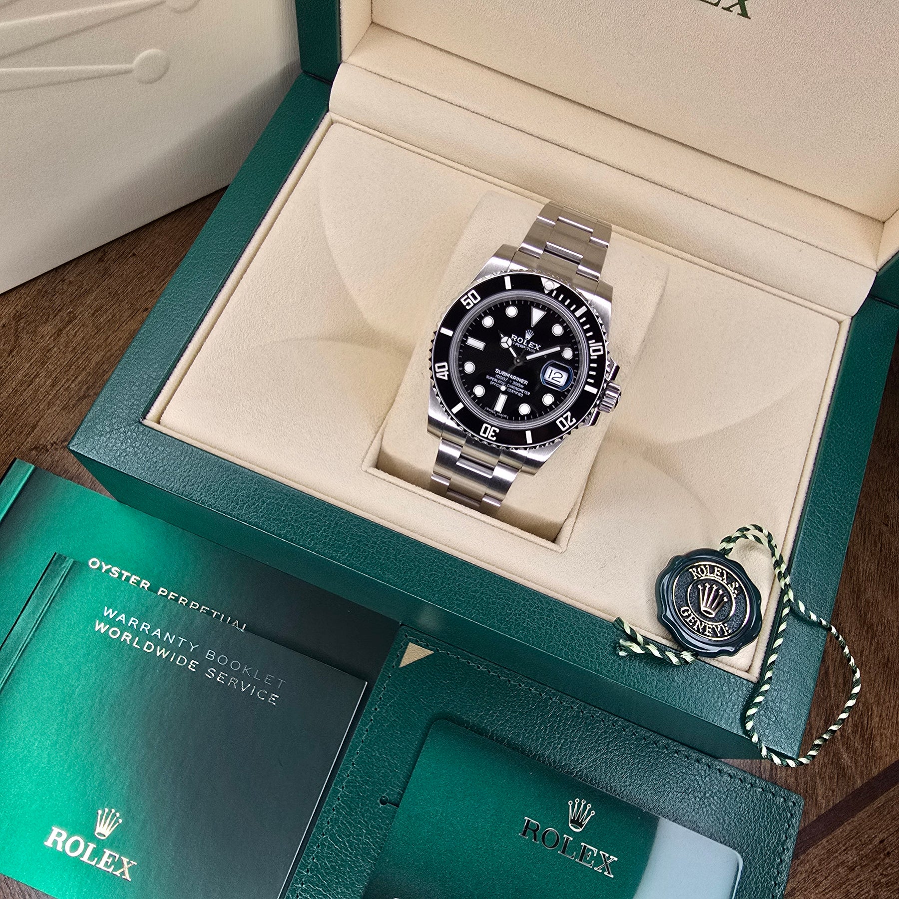 Rolex Submariner Date 116610LN full set view