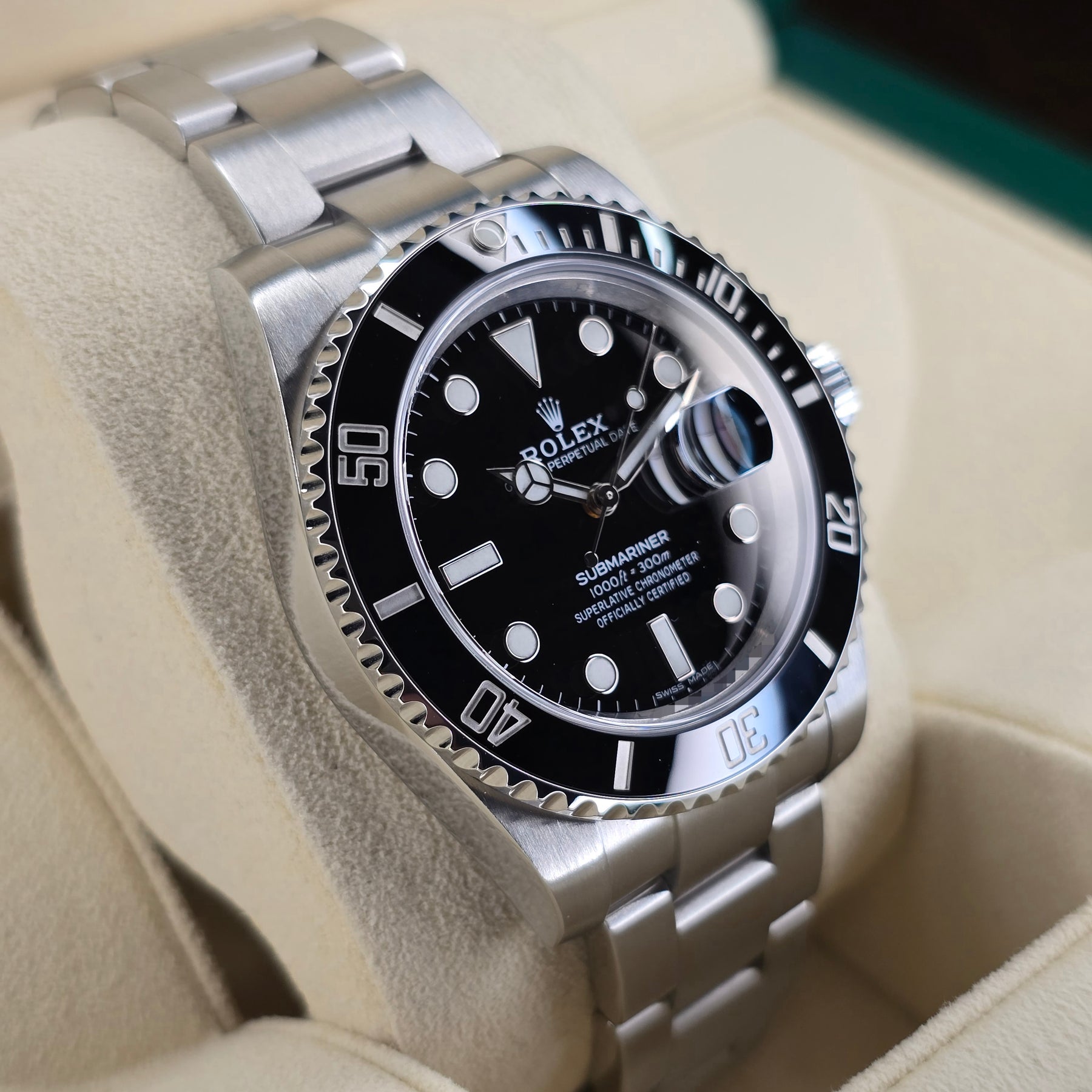 Rolex Submariner Date 116610LN left side case view
