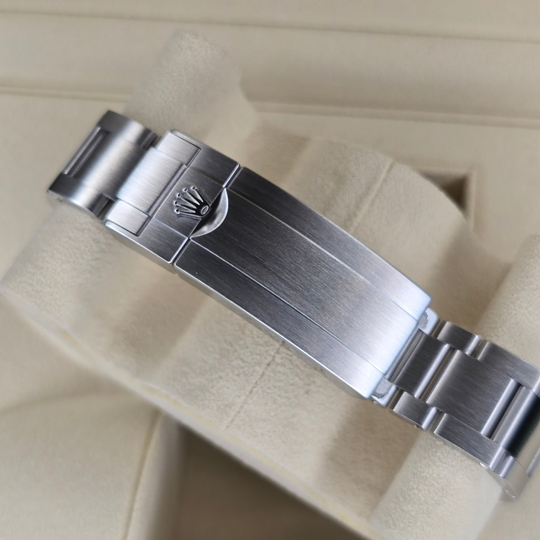 Rolex Submariner Date 116610LN clasp view