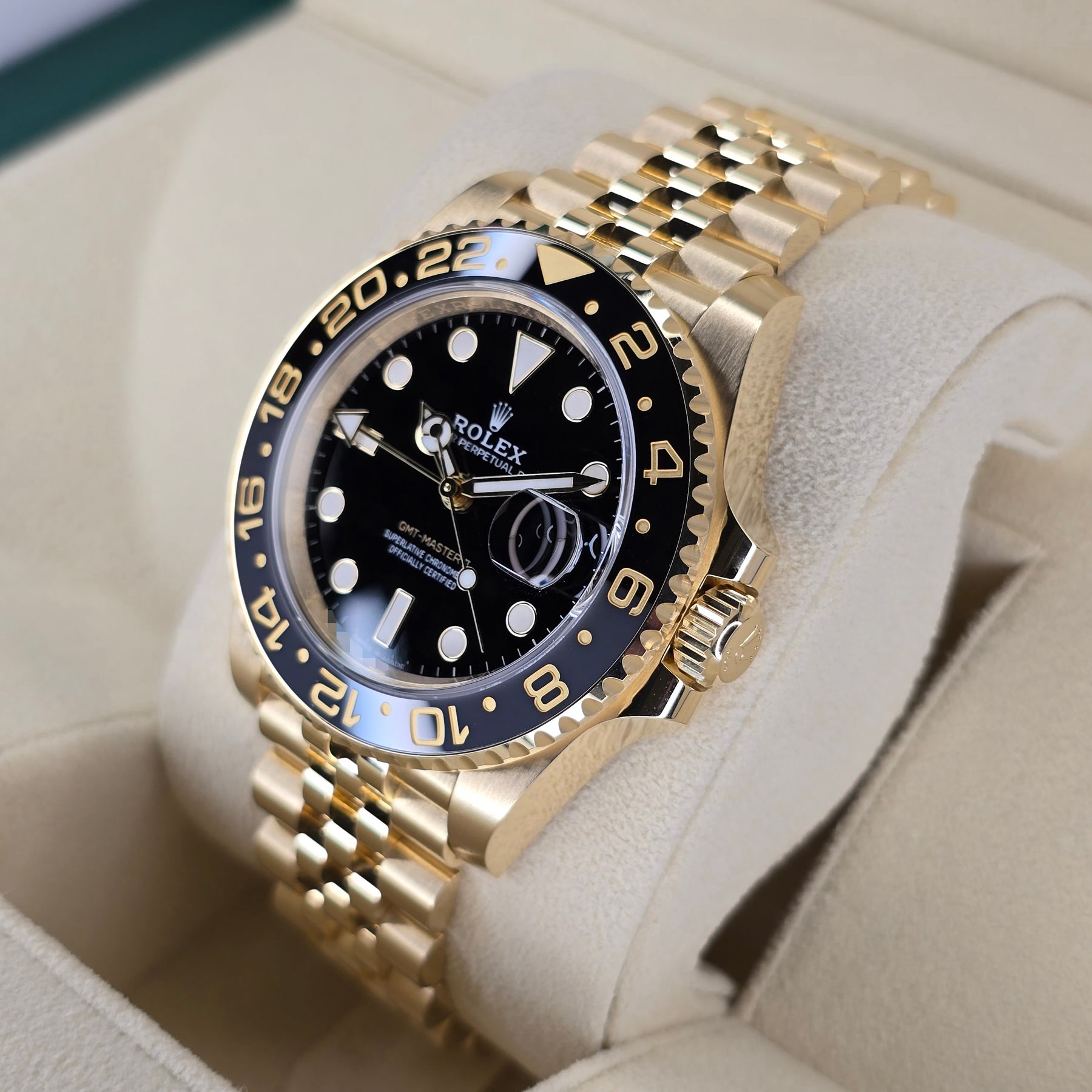 Rolex GMT-Master II 126718GRNR right side case view