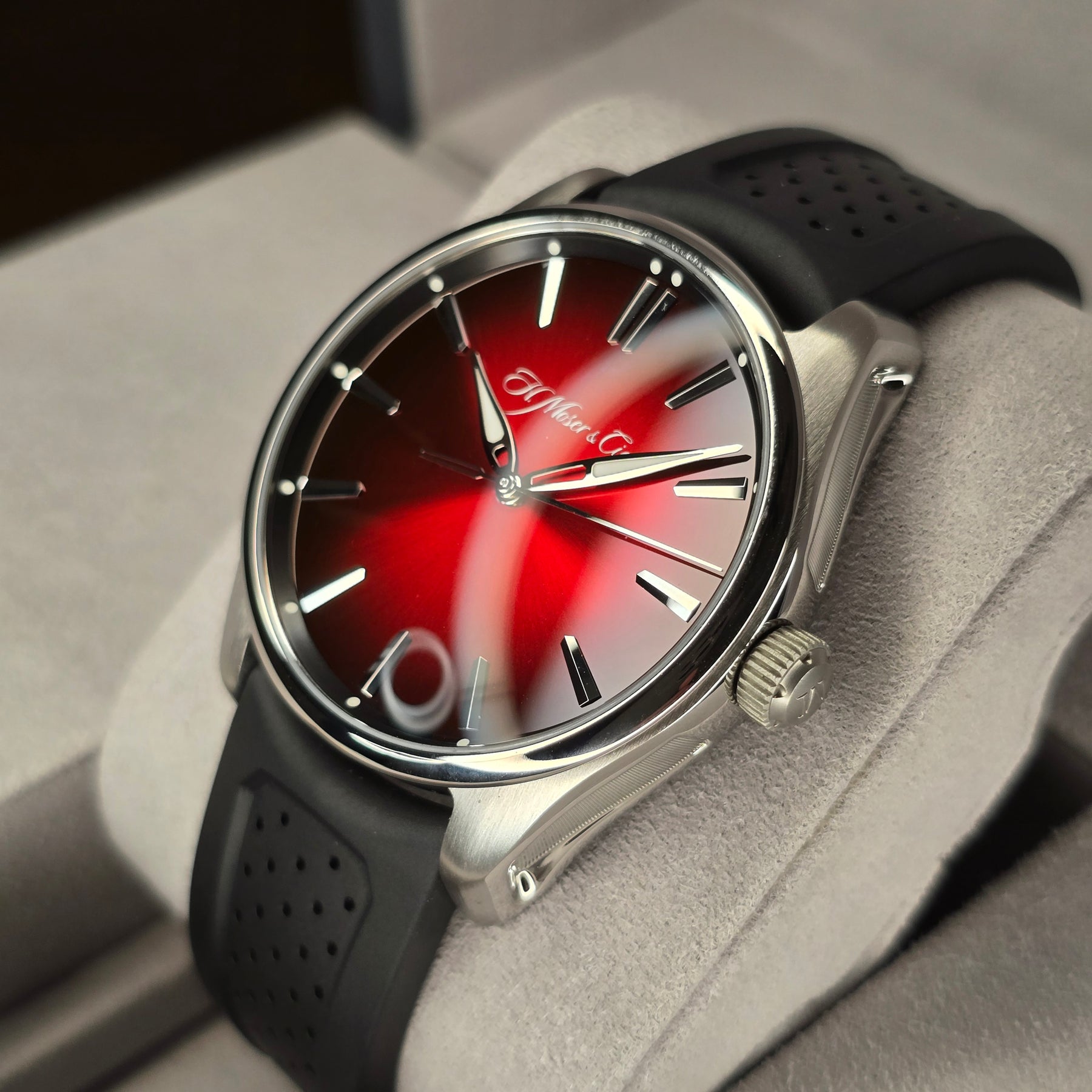 H. Moser & Cie Pioneer Swiss Red Mad Fume 3200 right side case view