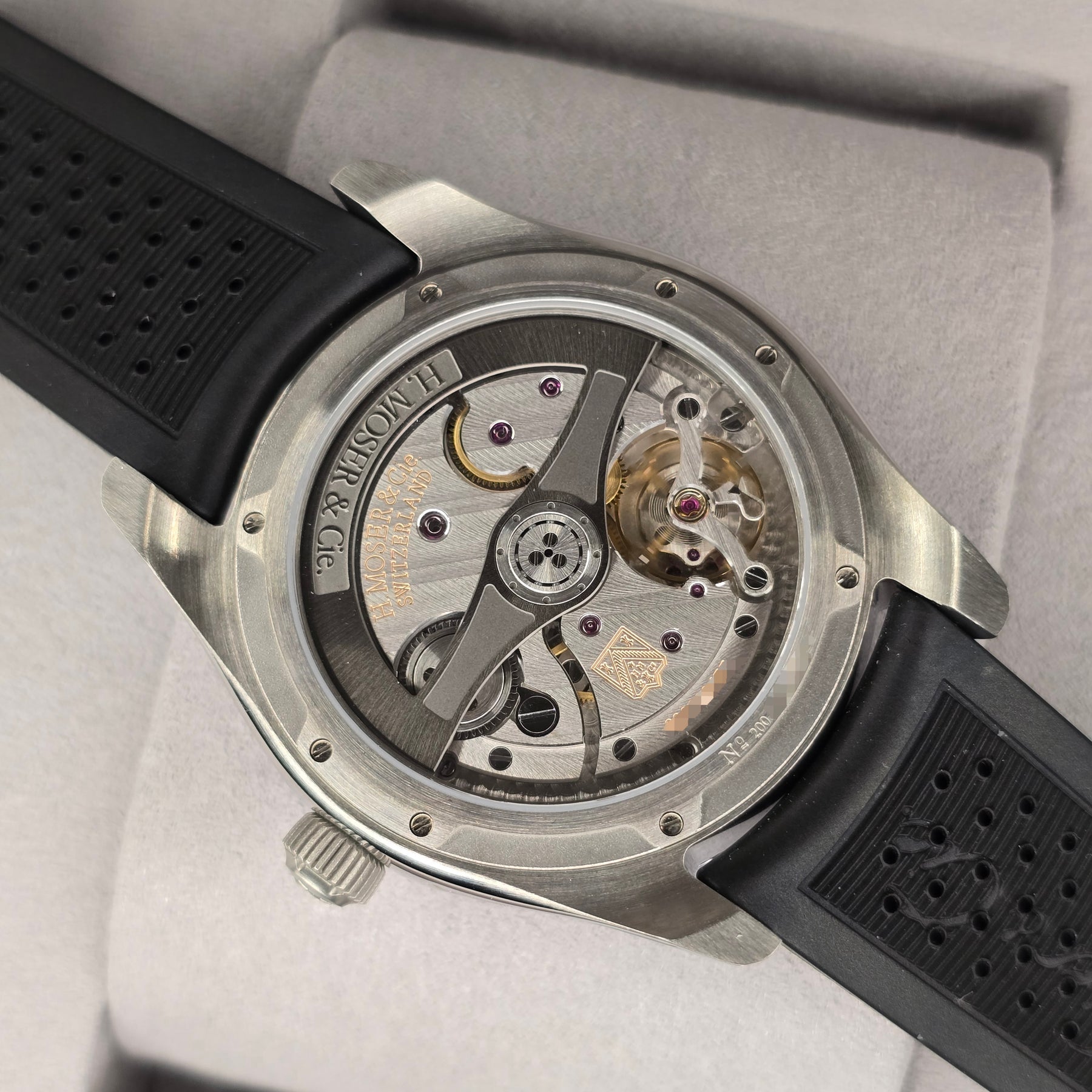 H. Moser & Cie Pioneer Swiss Red Mad Fume 3200 movement view