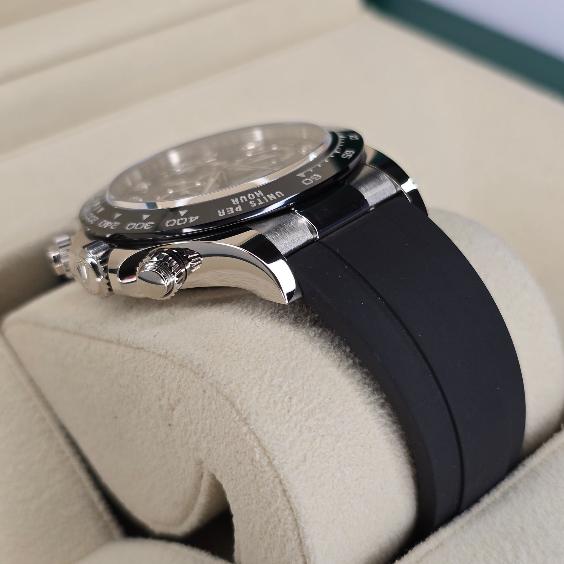 Rolex Daytona Oysterflex 116519LN lug, strap view