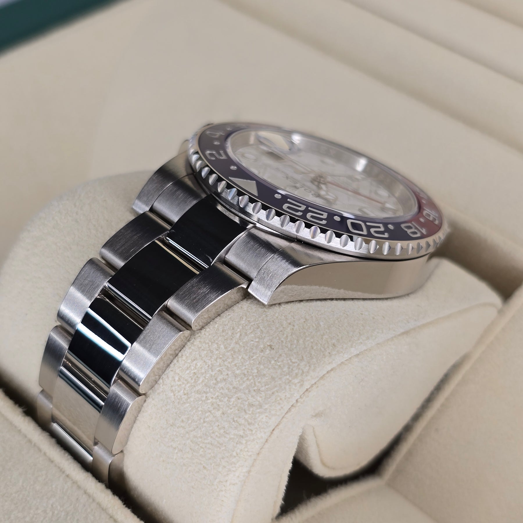 Rolex GMT-Master II 126719BLRO Meteorite case, bracelet view