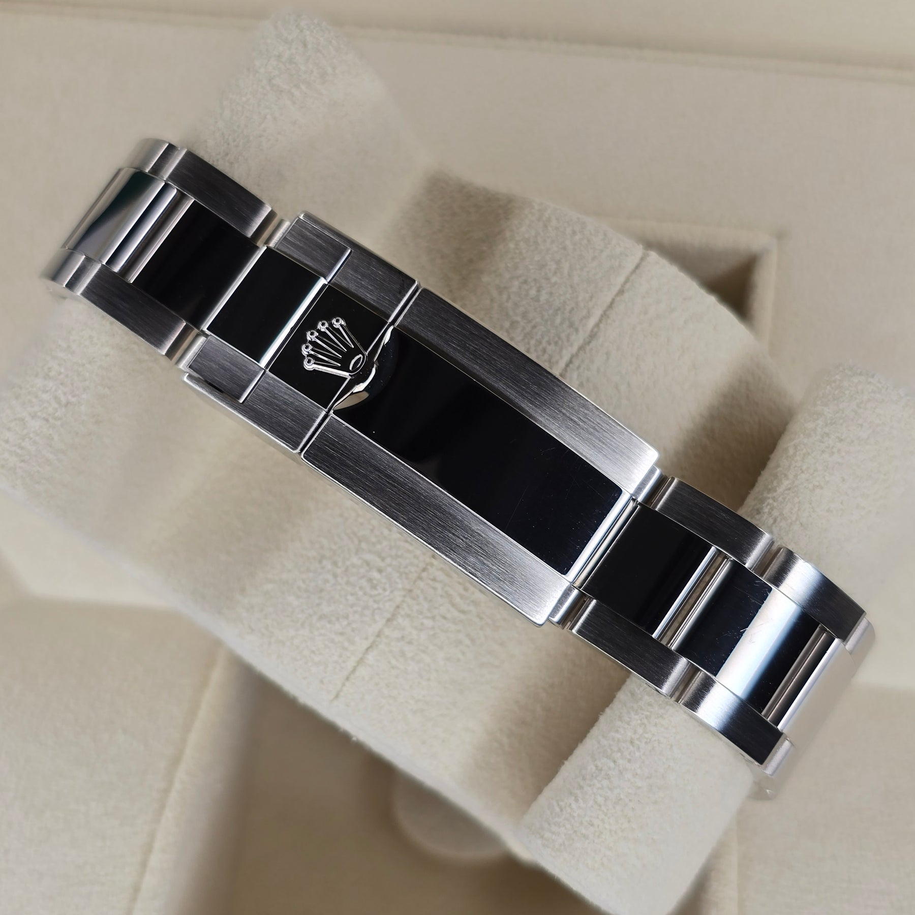 Rolex GMT-Master II 126719BLRO Meteorite clasp view