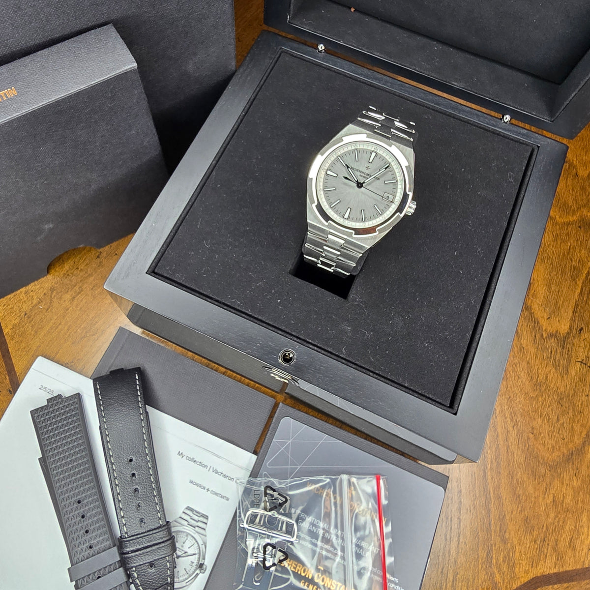 Vacheron Constantin Overseas 4500v Silver Dial full set view