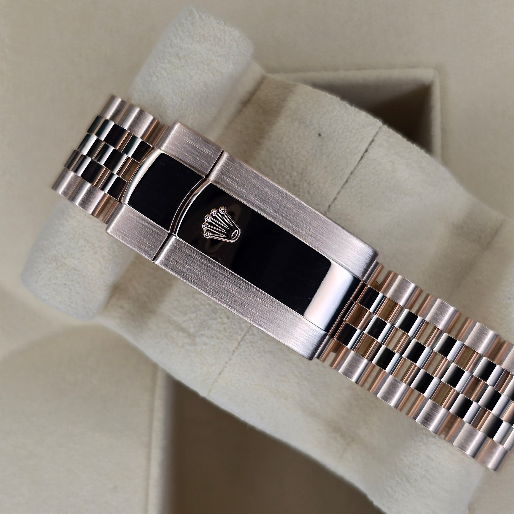 Rolex Sky-Dweller 336935 Rose Gold 336935 clasp view