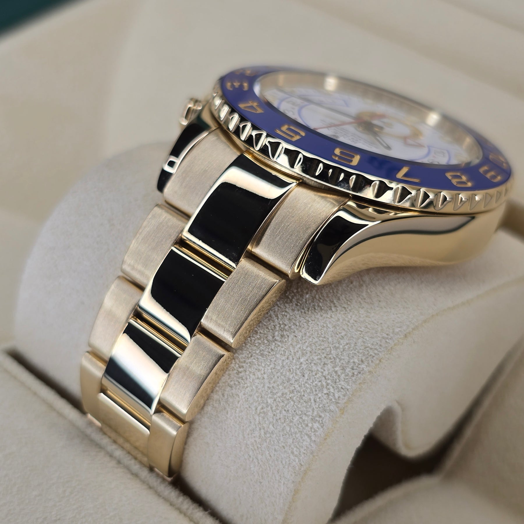 Rolex Yacht-Master II 116688 case, bracelet view