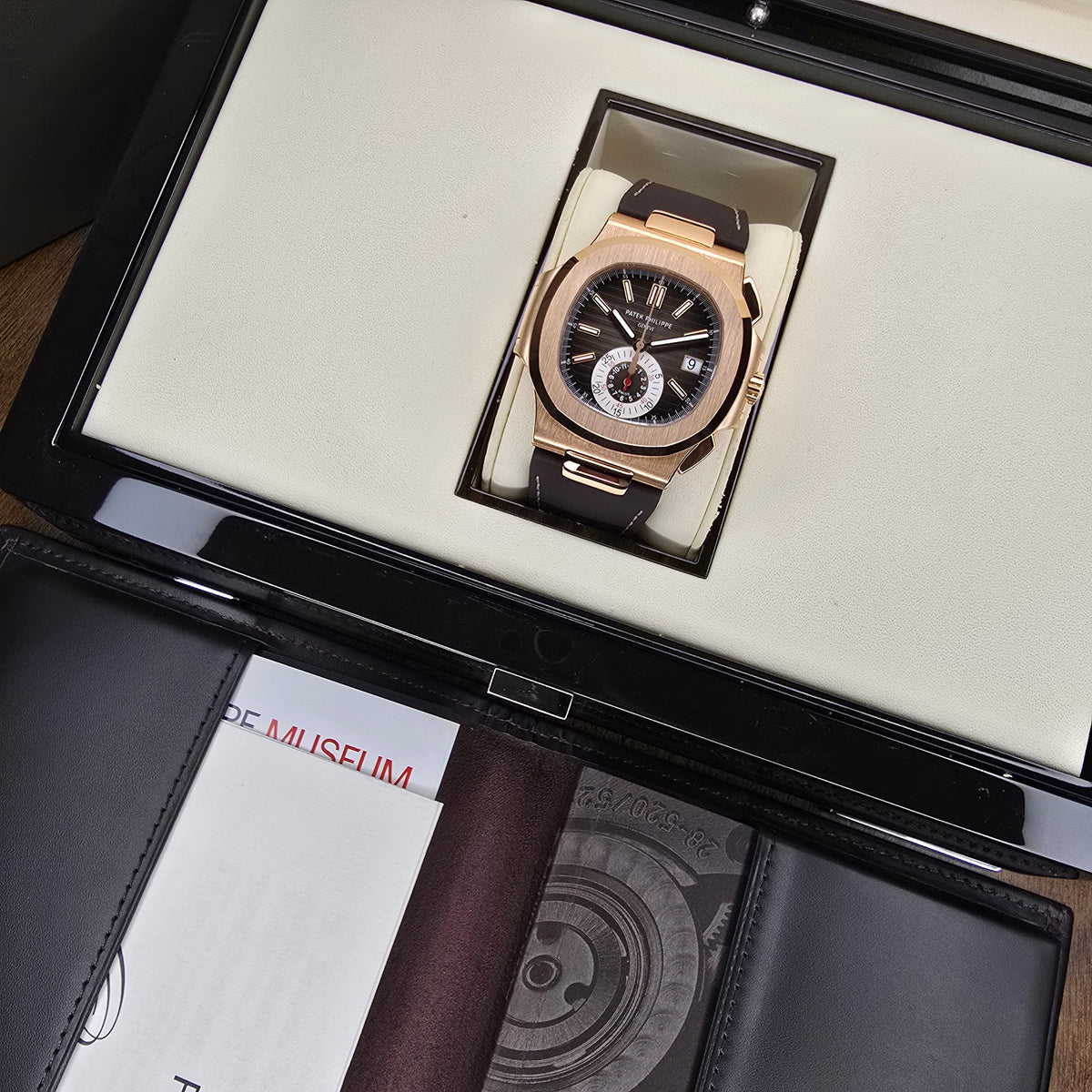 Patek Philippe Nautilus 5980R-001 full set view