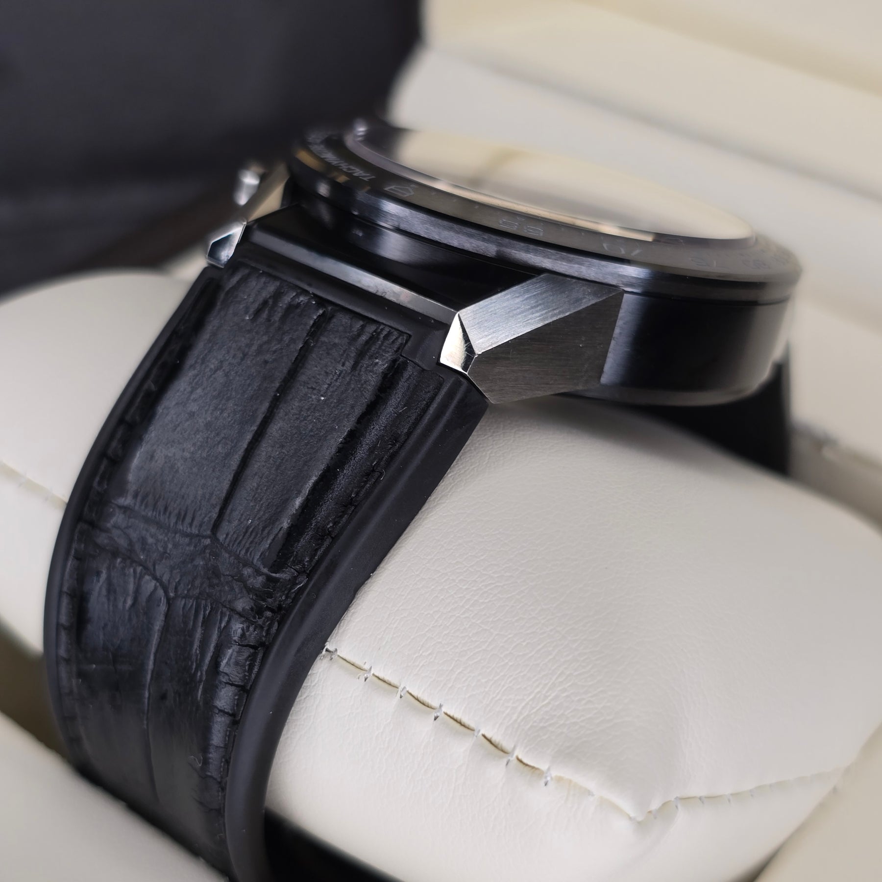 Tag Heuer Carrera Tourbillon CAR5A8Y case, strap view