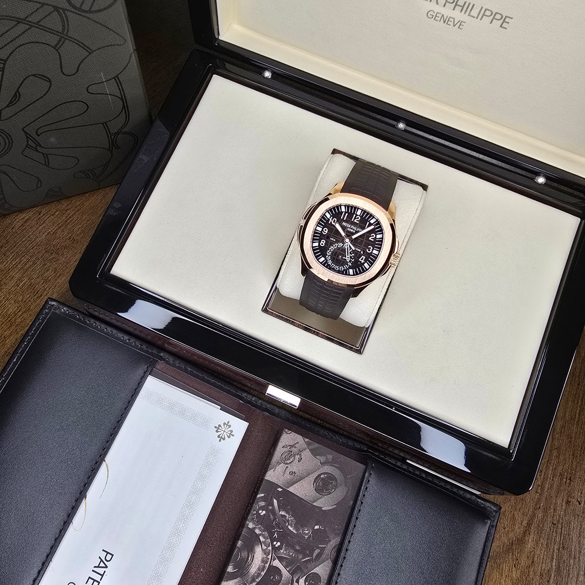 Patek Philippe Aquanaut 5164R full set view