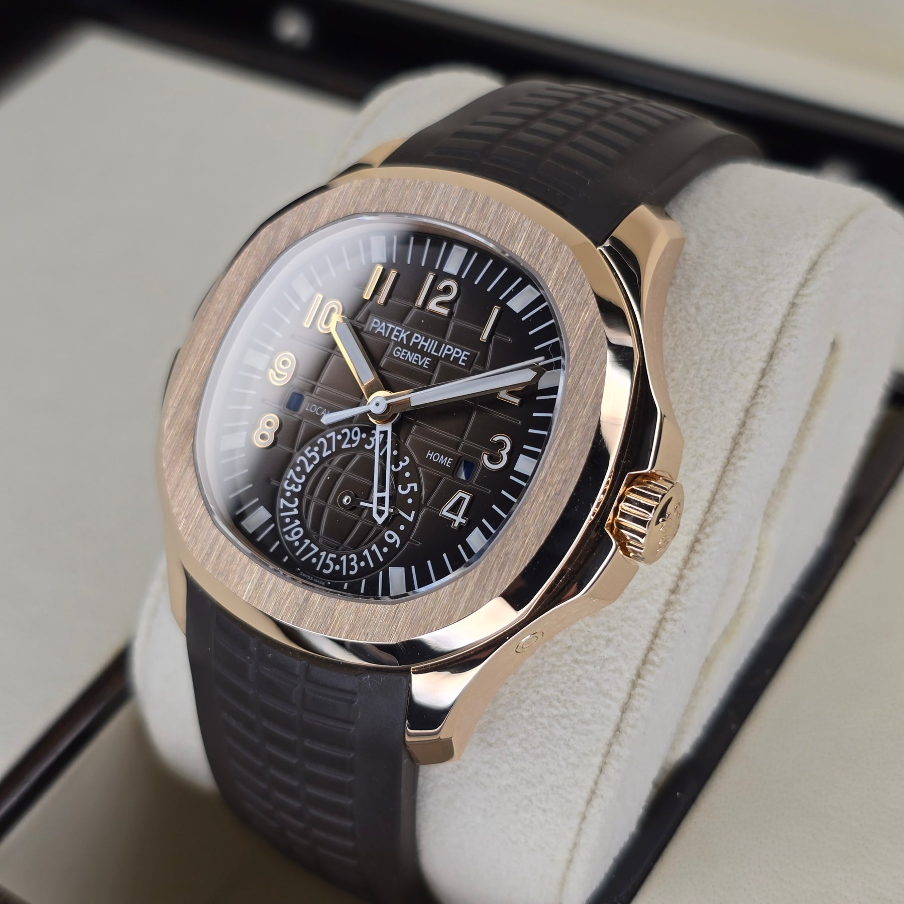 Patek Philippe Aquanaut 5164R right side case view