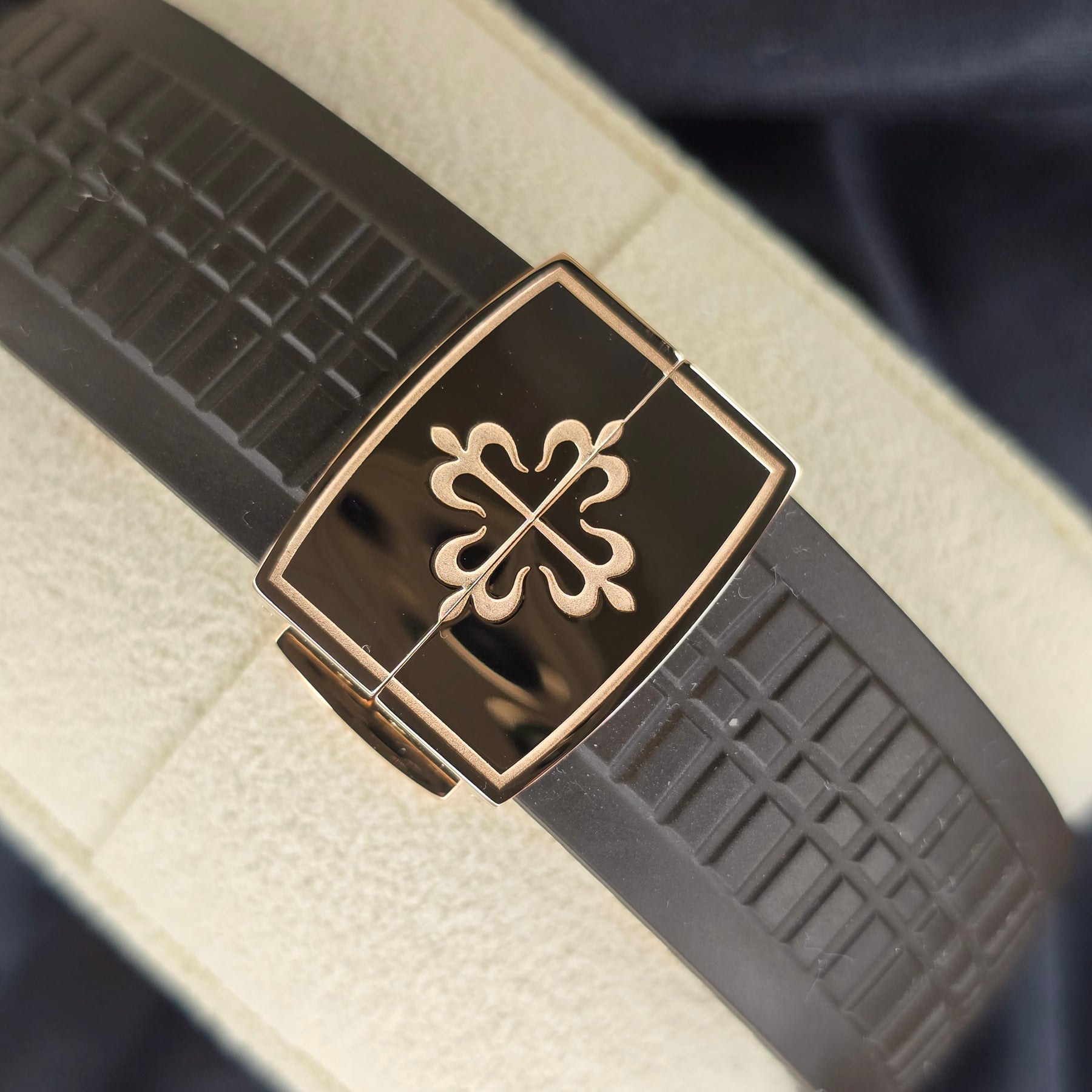 Patek Philippe Aquanaut 5164R clasp view