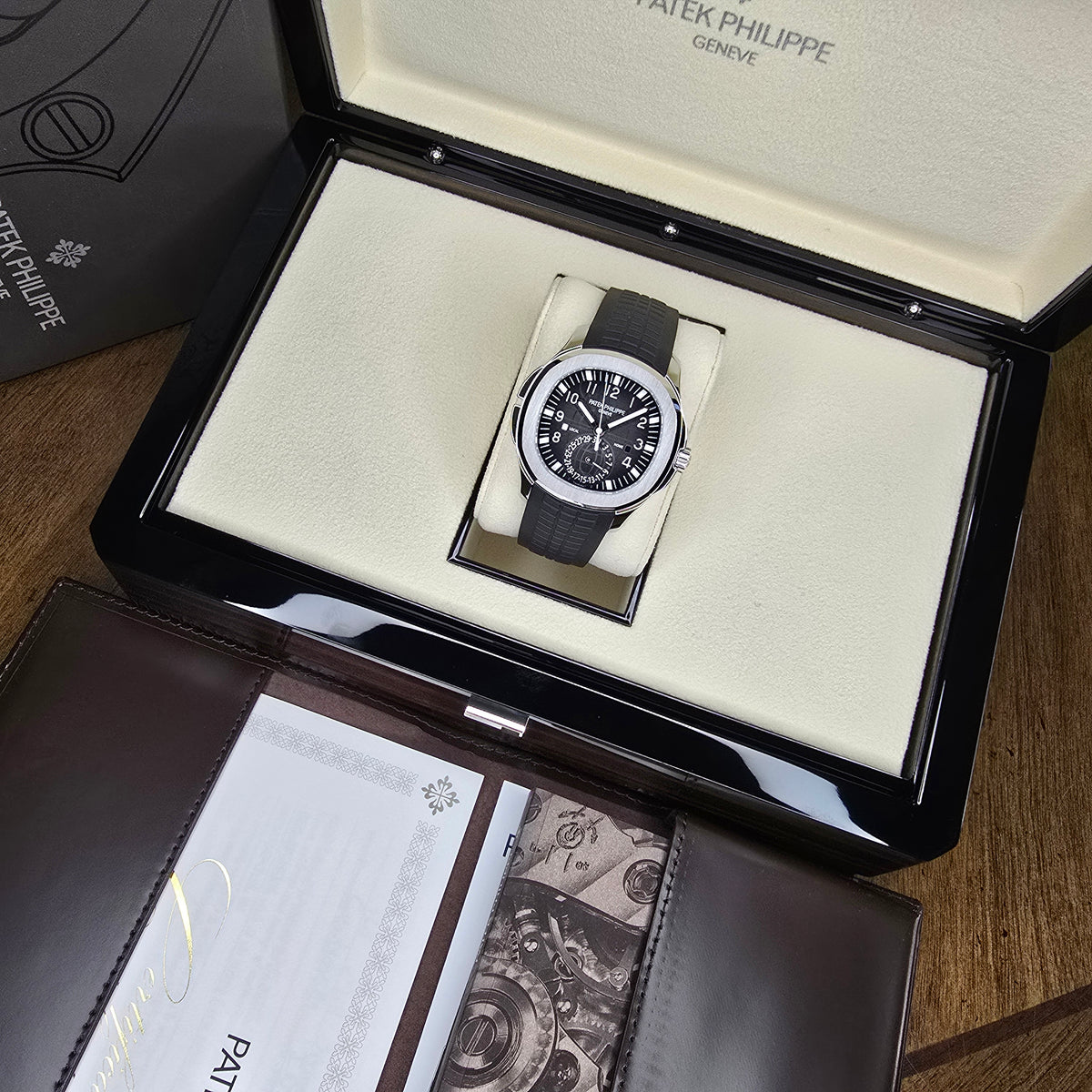 Patek Philippe Aquanaut Travel Time 5164A full set view