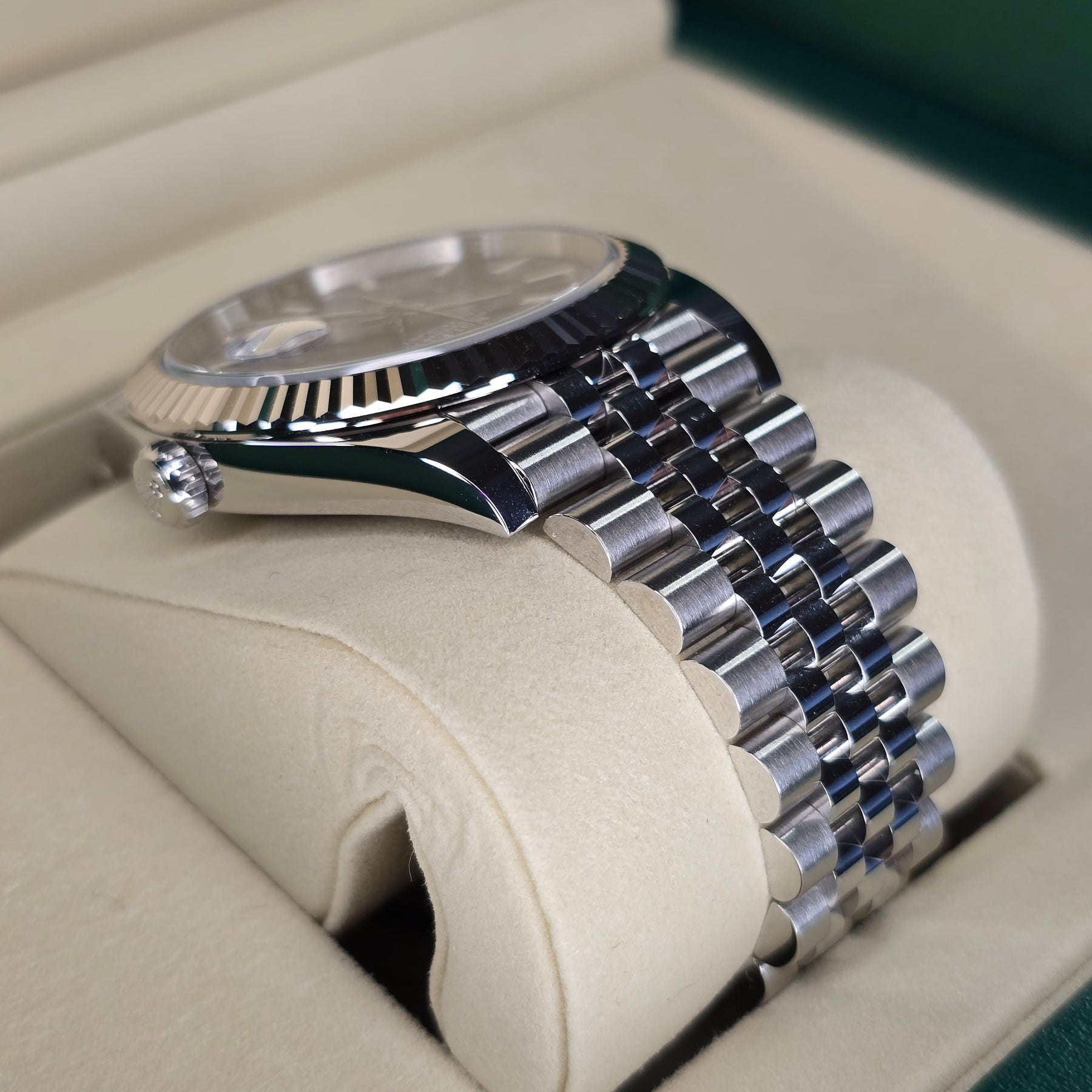 Rolex Datejust Blue Index 126334 case, bracelet view
