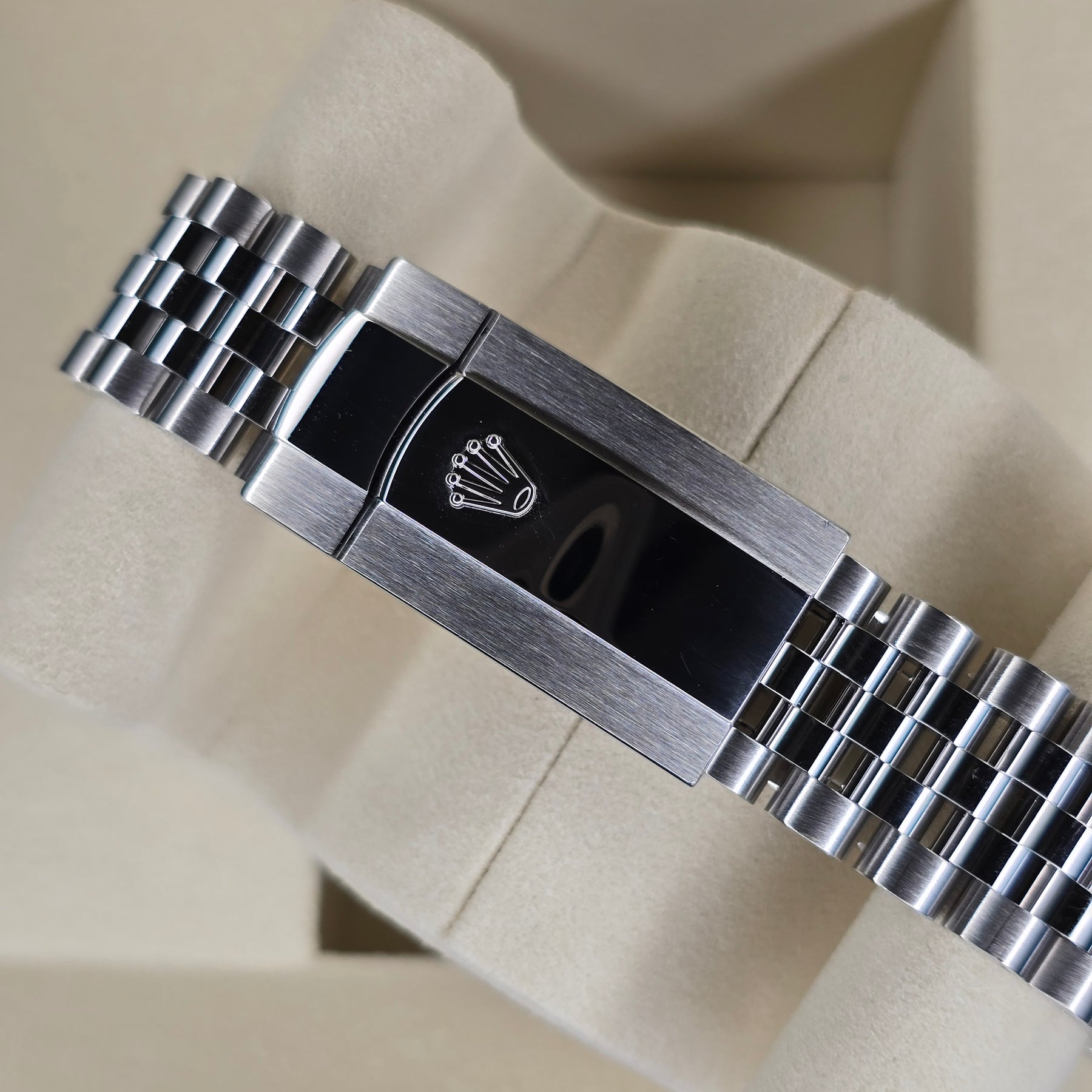 Rolex Datejust Blue Index 126334 clasp view