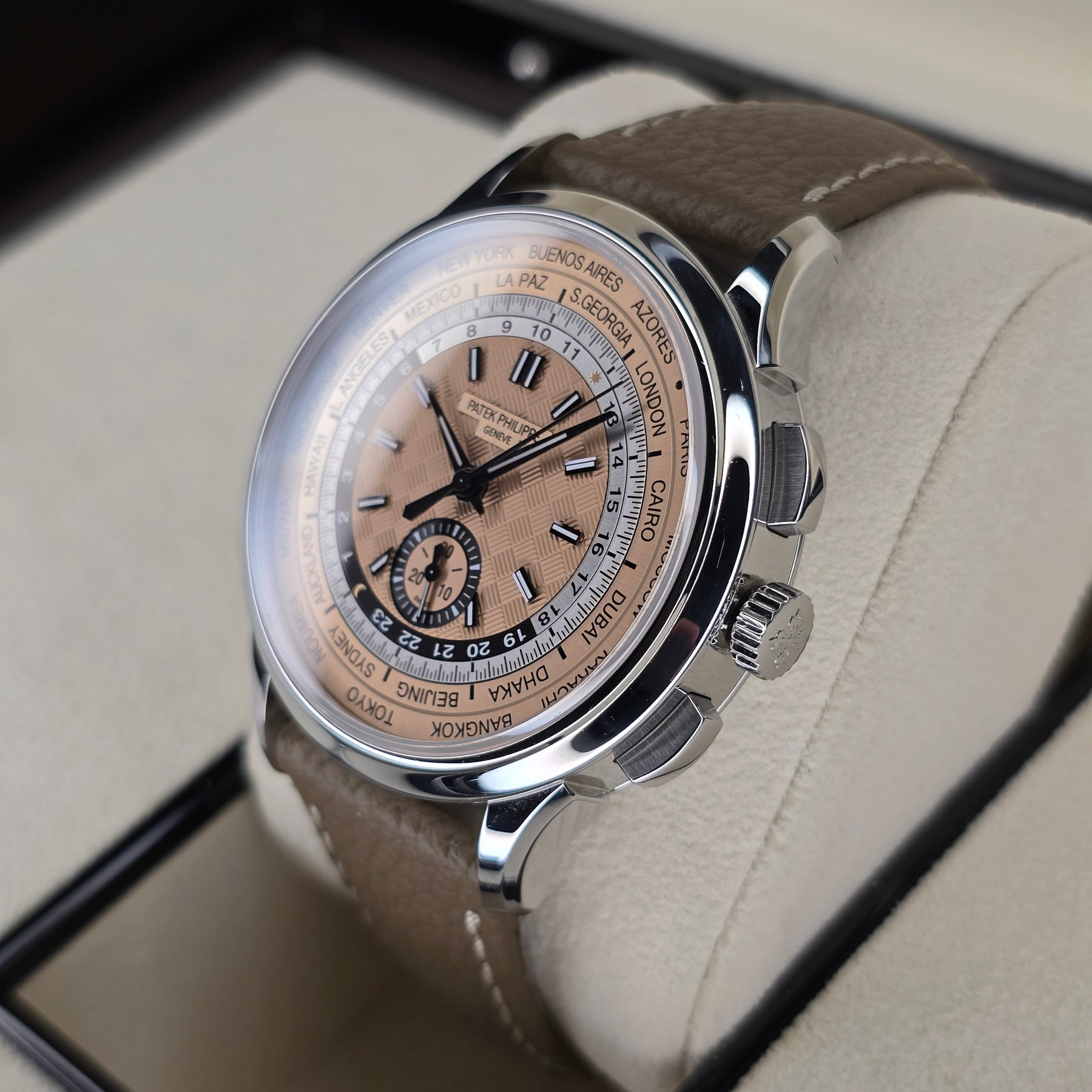 Patek Philippe Complications 5935A-001 right side case view