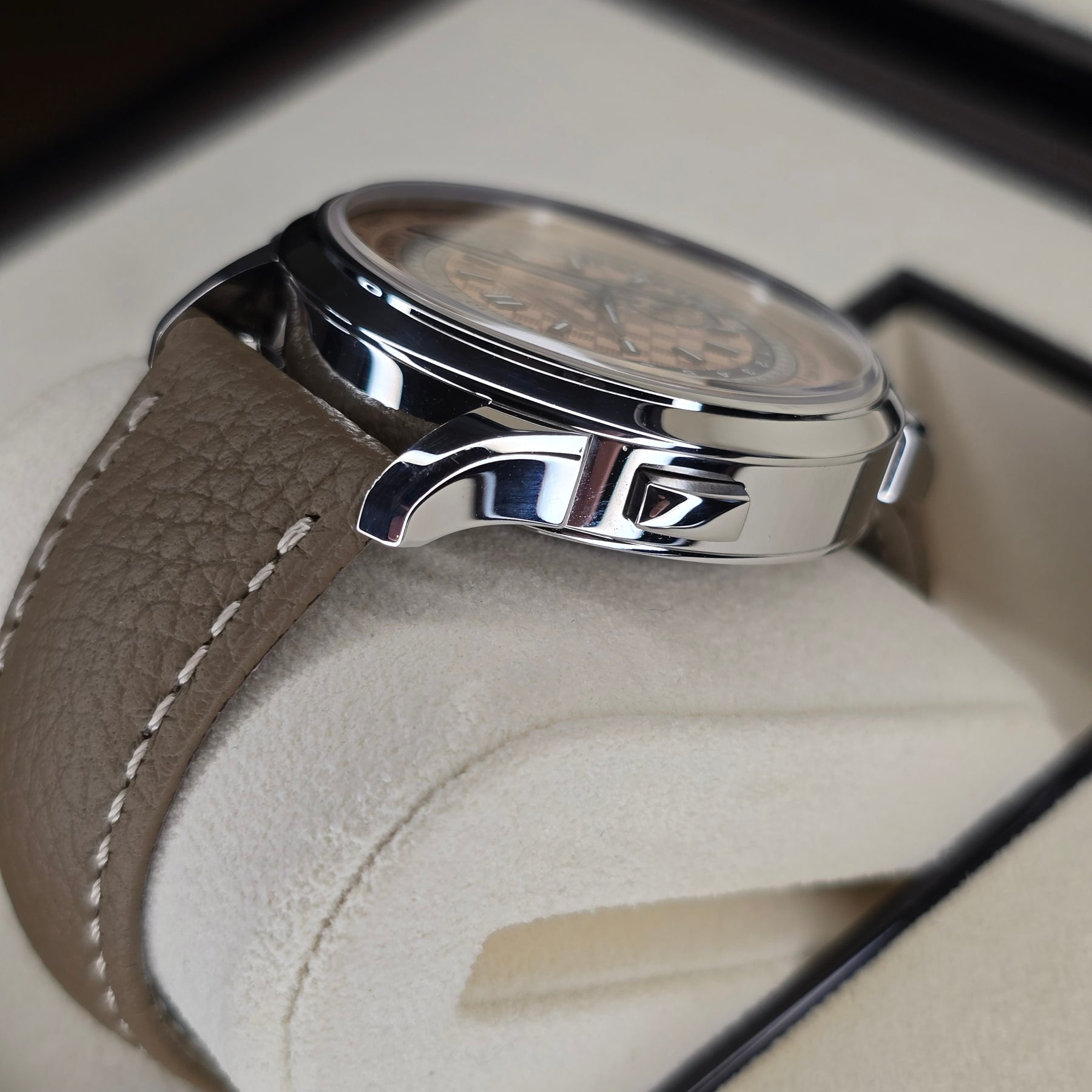 Patek Philippe Complications 5935A-001 case, strap view