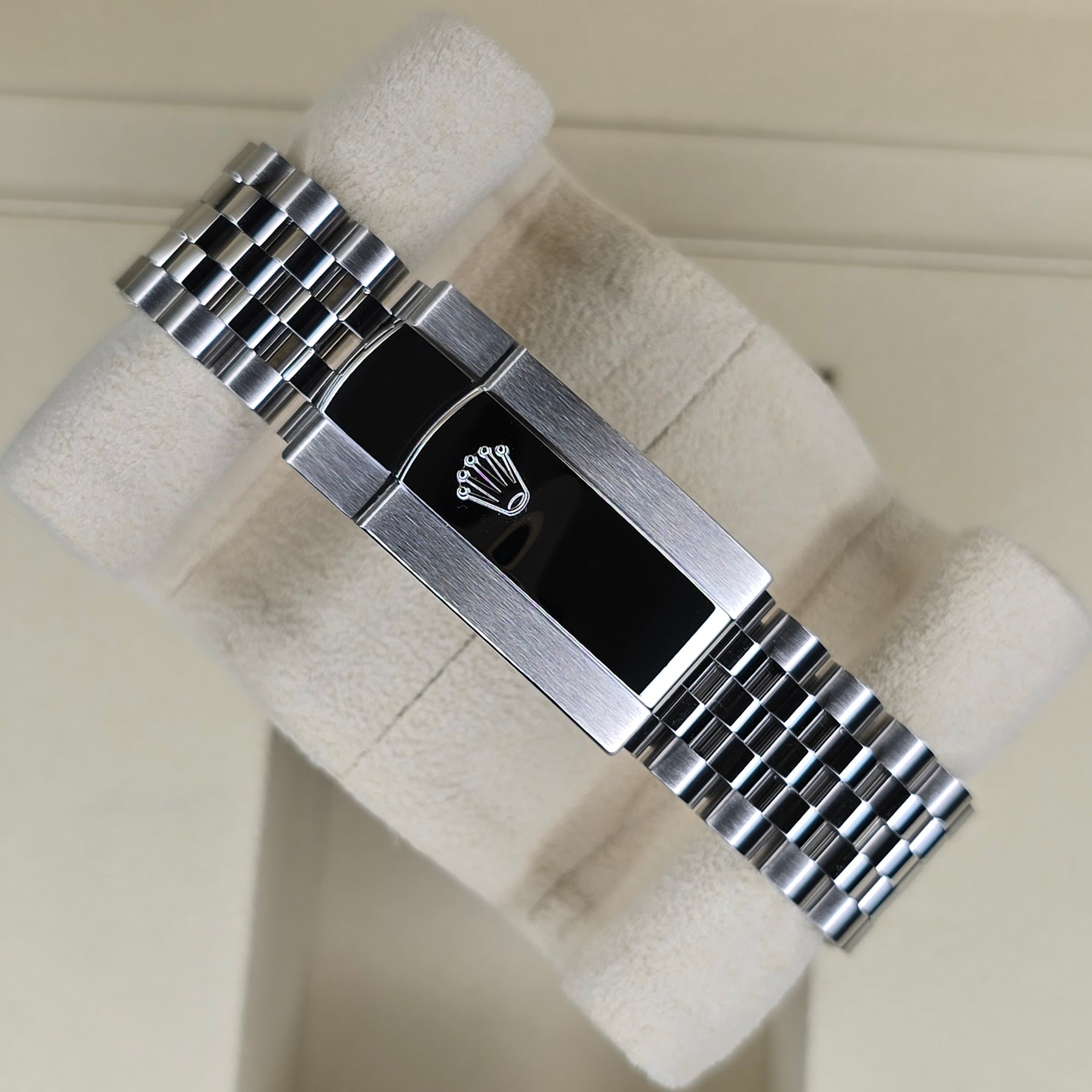 Rolex Datejust Slate Index 126334 clasp view