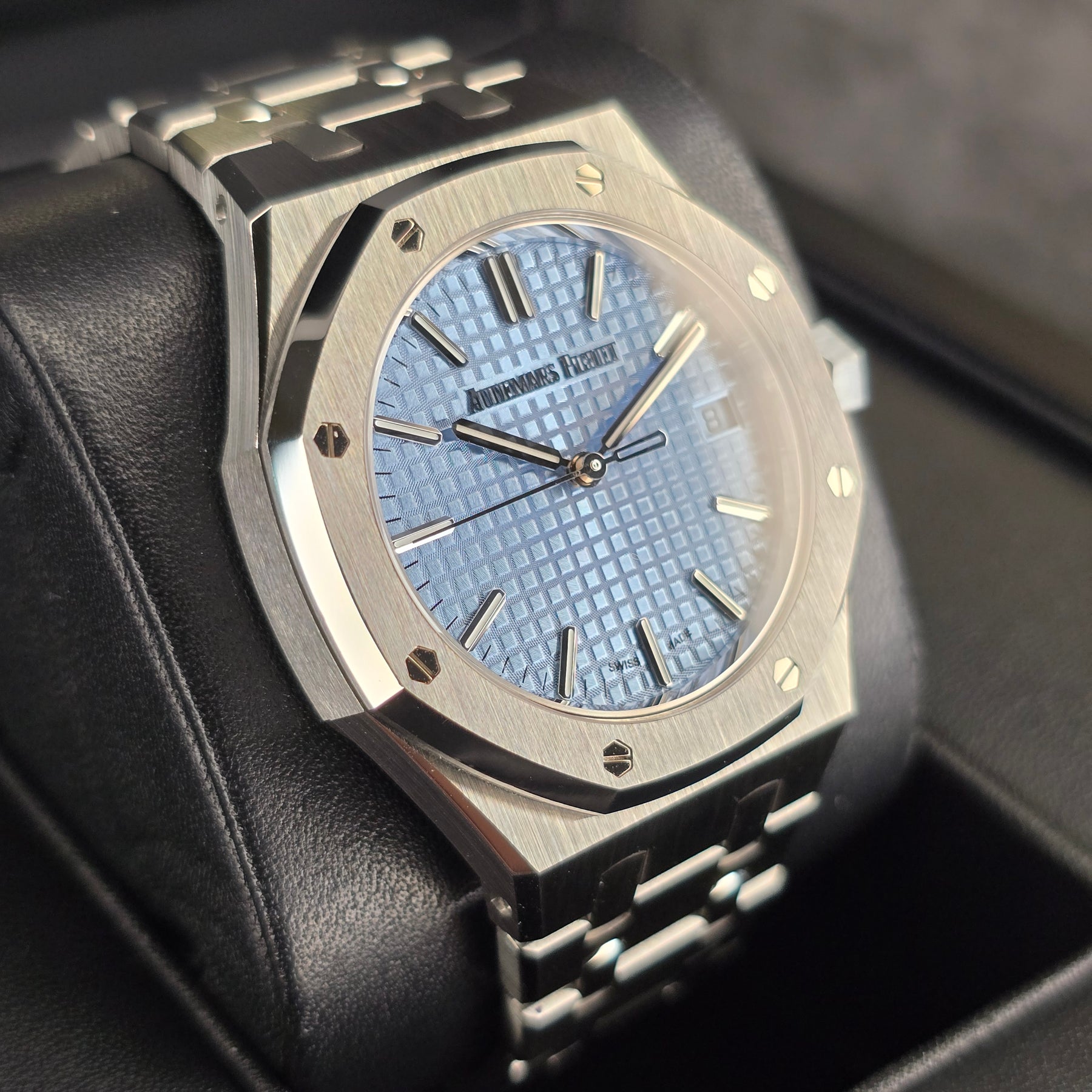 Audemars Piguet Royal Oak Ice Blue 15550st left side case view