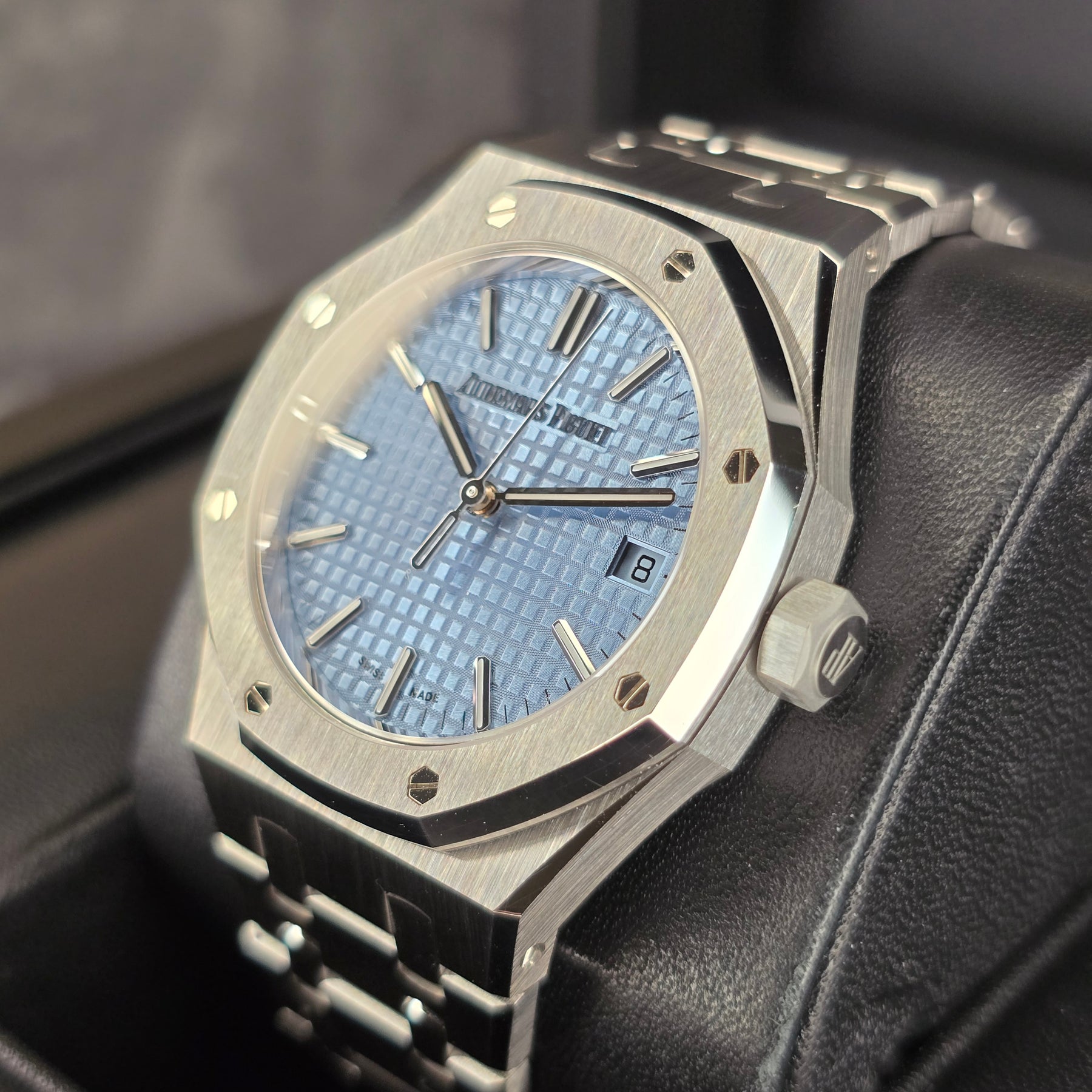 Audemars Piguet Royal Oak Ice Blue 15550st right side case view
