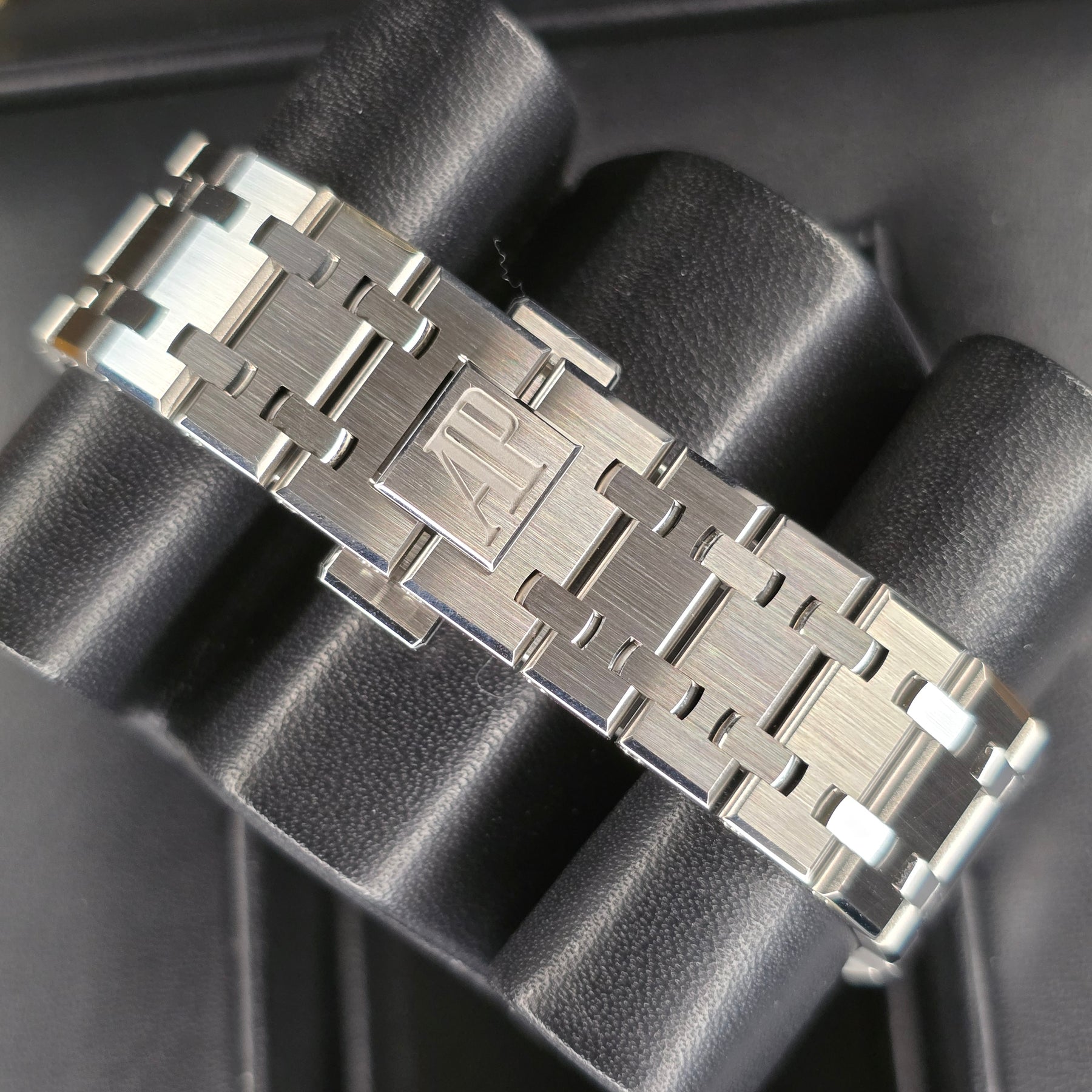 Audemars Piguet Royal Oak Ice Blue 15550st clasp view