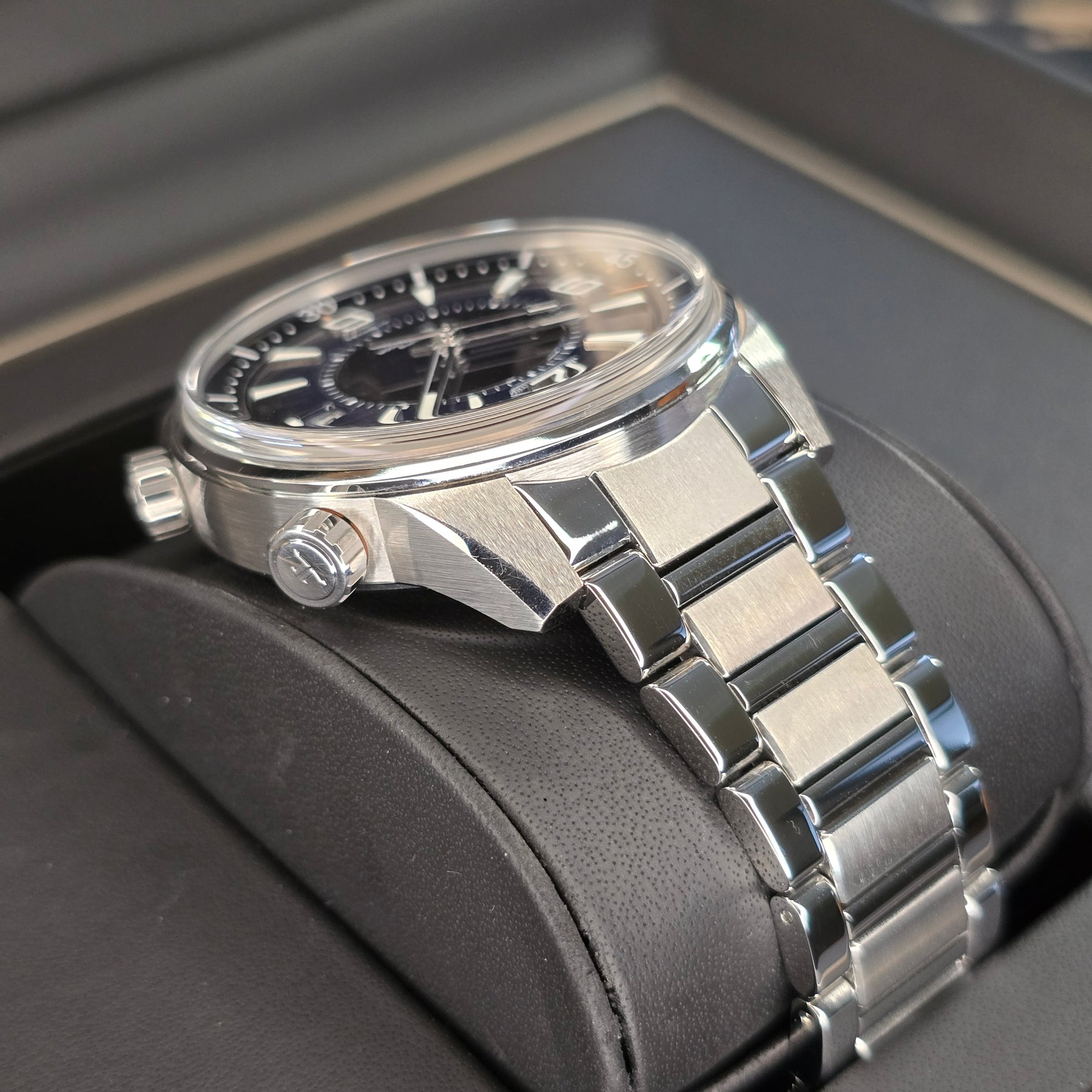 Jaeger-LeCoultre Polaris Mariner case, bracelet view