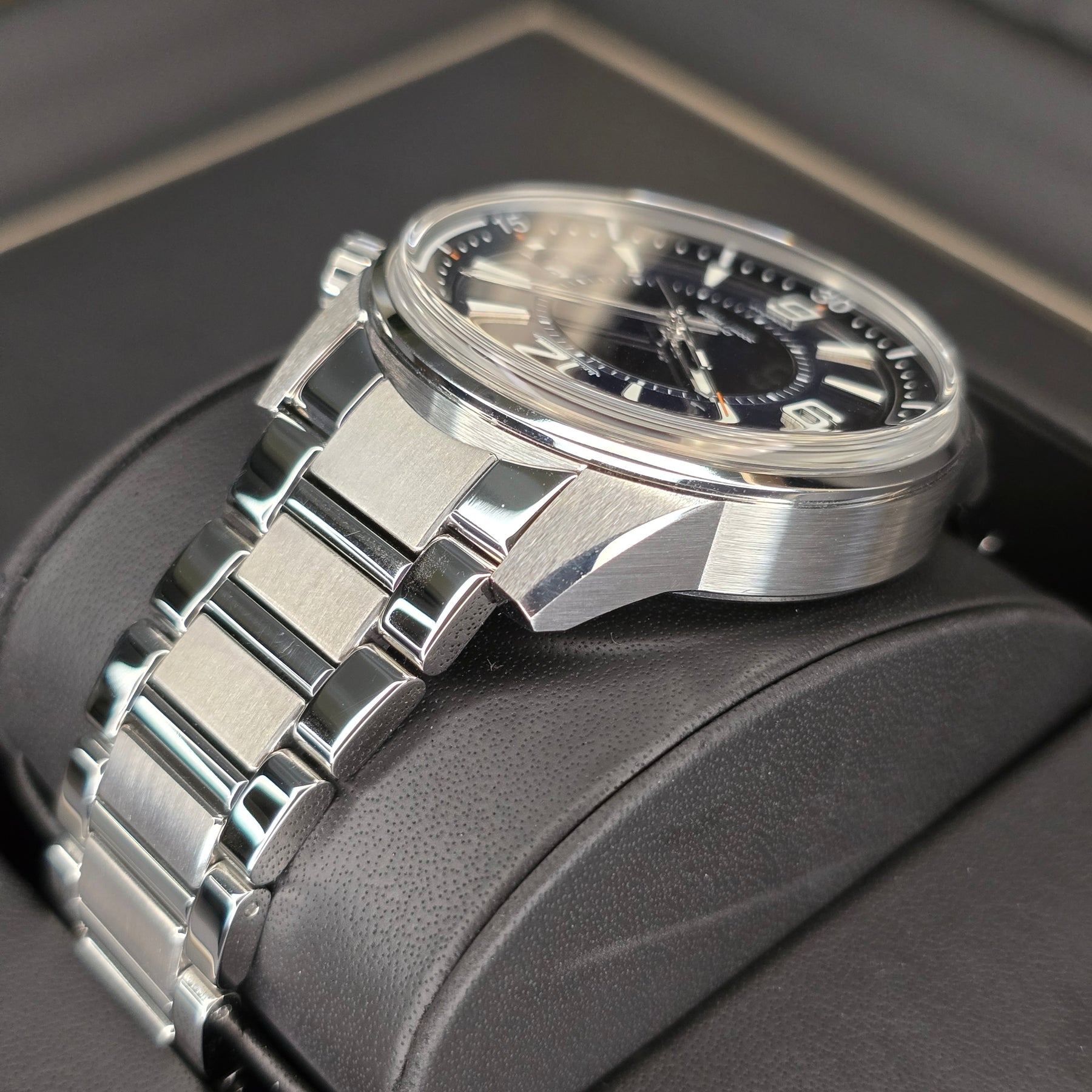 Jaeger-LeCoultre Polaris Mariner case, bracelet view