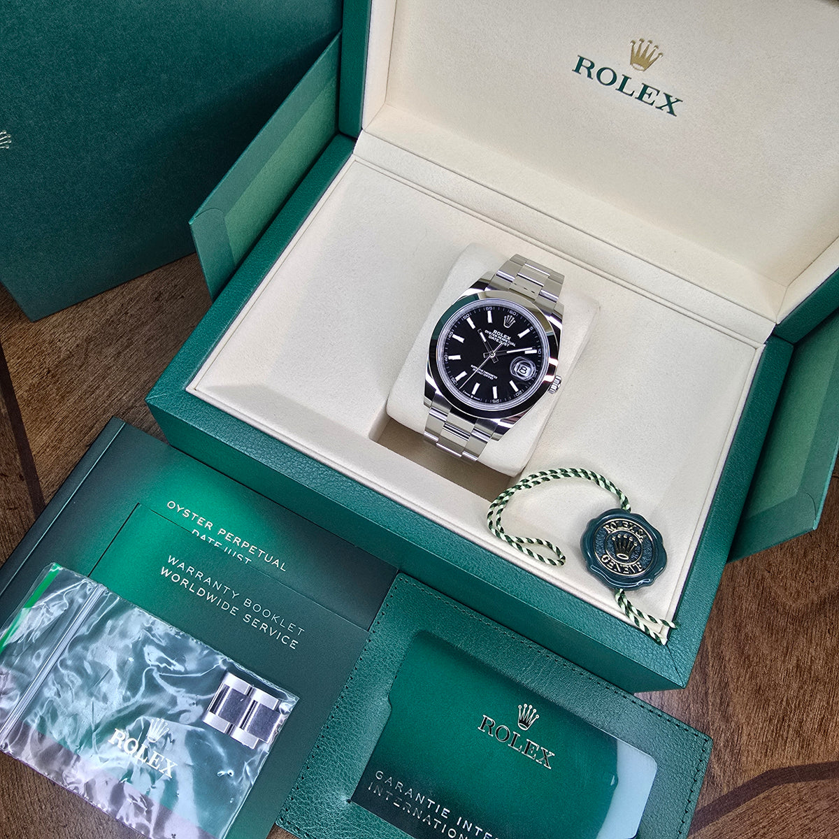 Rolex Datejust 126300 Bright Black full set view