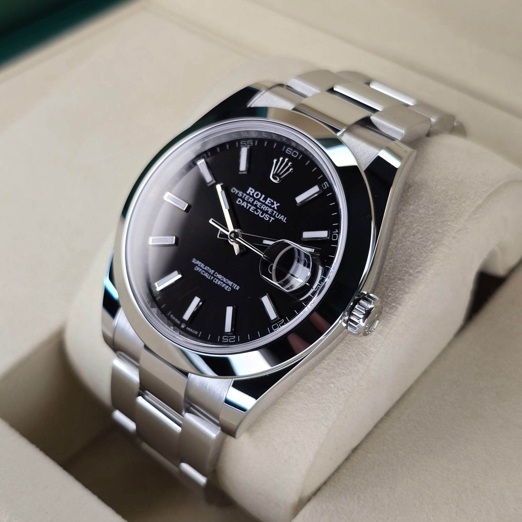 Rolex Datejust 126300 Bright Black right side case view