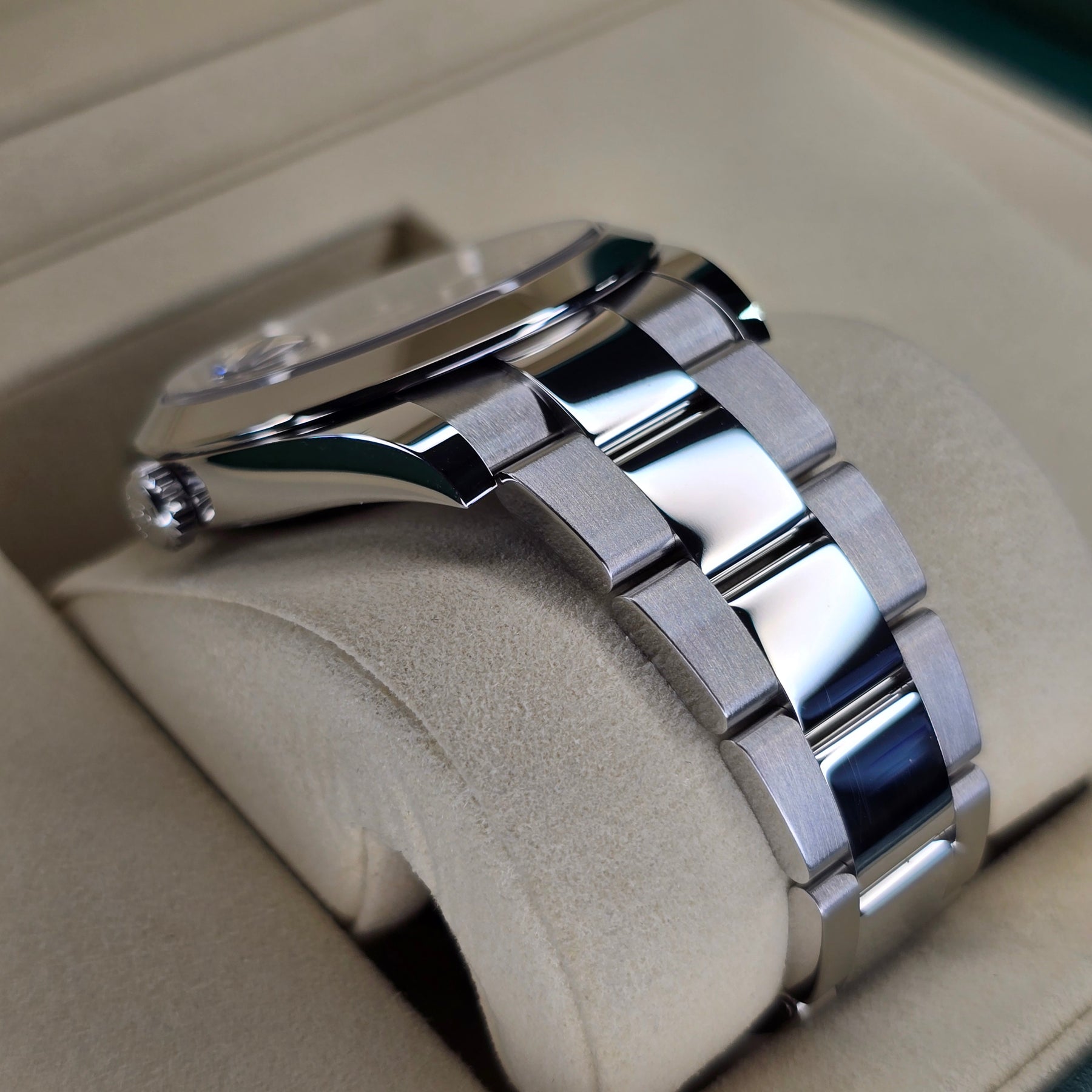 Rolex Datejust 126300 Bright Black case, oyster bracelet view