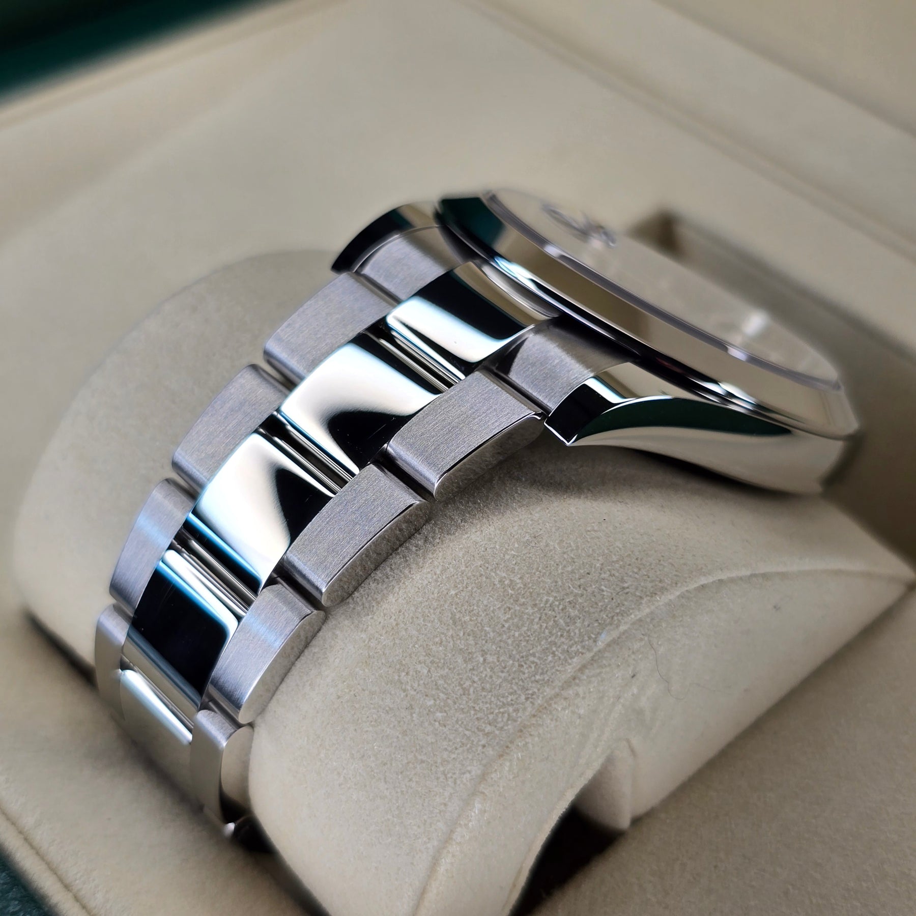 Rolex Datejust 126300 Bright Black case, oyster bracelet view
