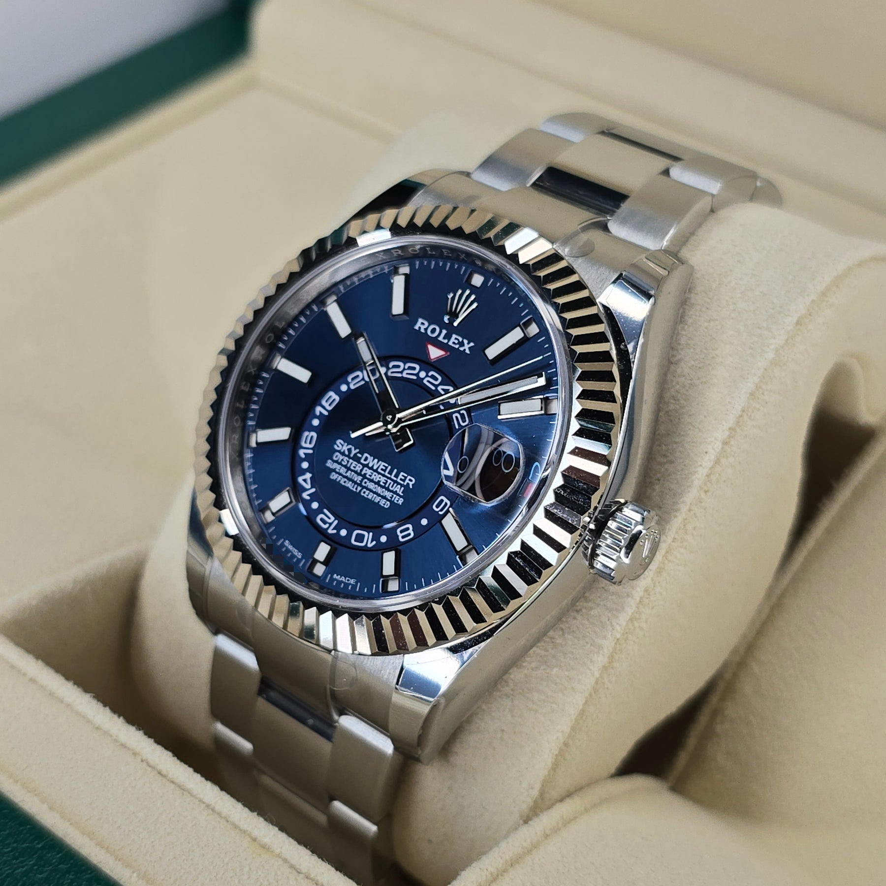 Rolex Sky-Dweller Blue Dial 326934 right side case view
